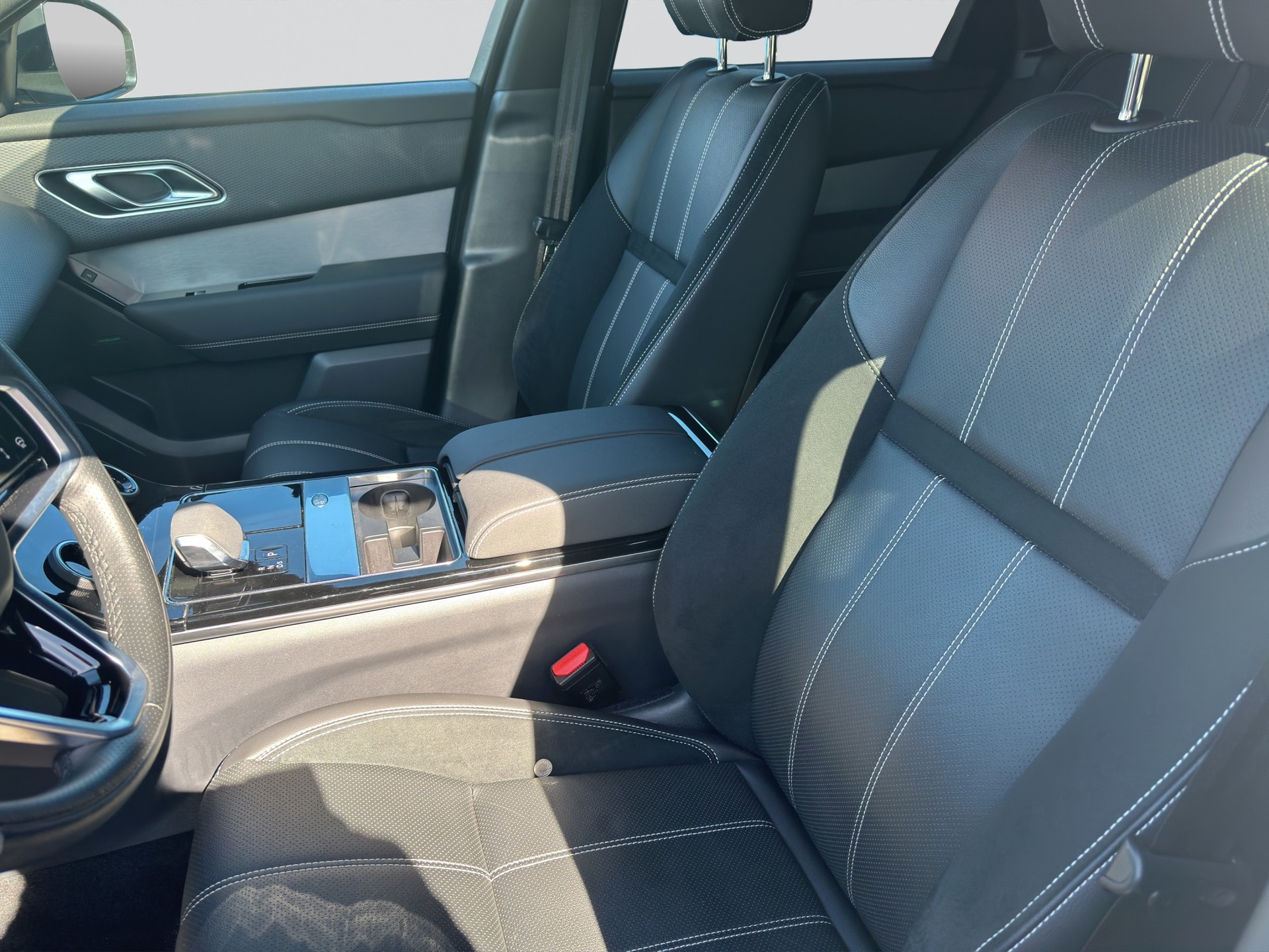 LAND ROVER Range Rover Velar R-Dynamic D 200 SE Automatic Bi-Color-image-5