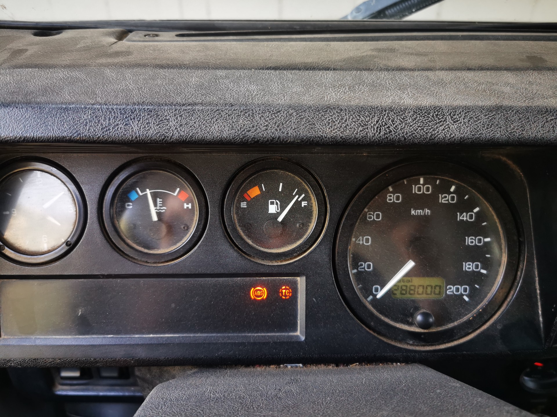 LAND ROVER Defender 110 SW 2.5 Td5-image-10