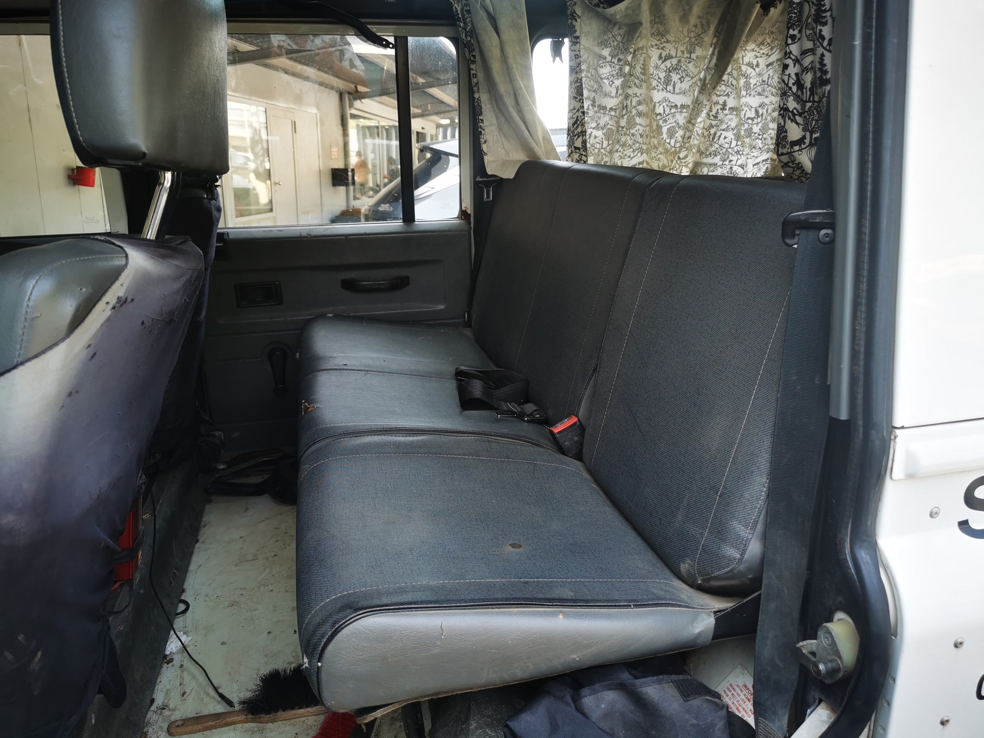 LAND ROVER Defender 110 SW 2.5 Td5-image-7