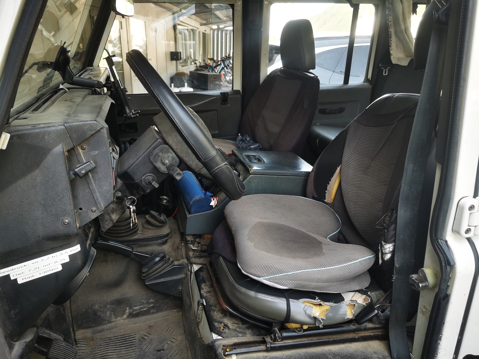 LAND ROVER Defender 110 SW 2.5 Td5-image-8