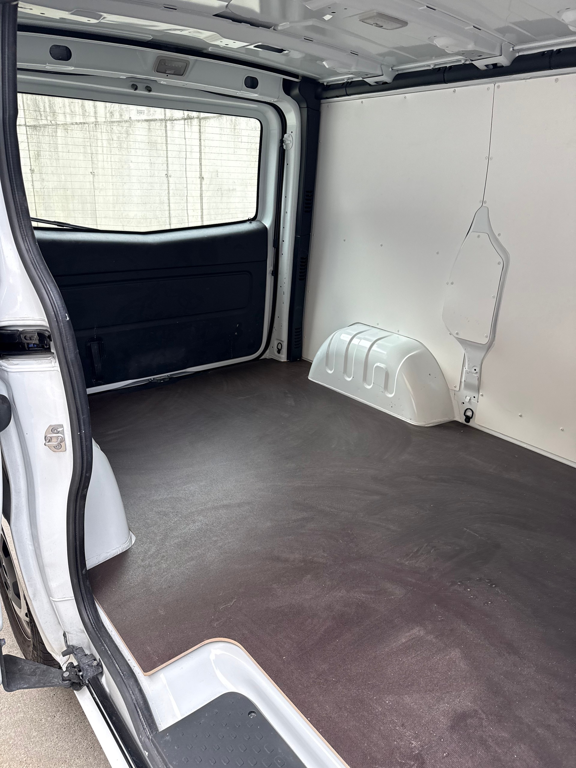 NISSAN Primastar dCi 130 3.0 L1H1 Acenta-image-12
