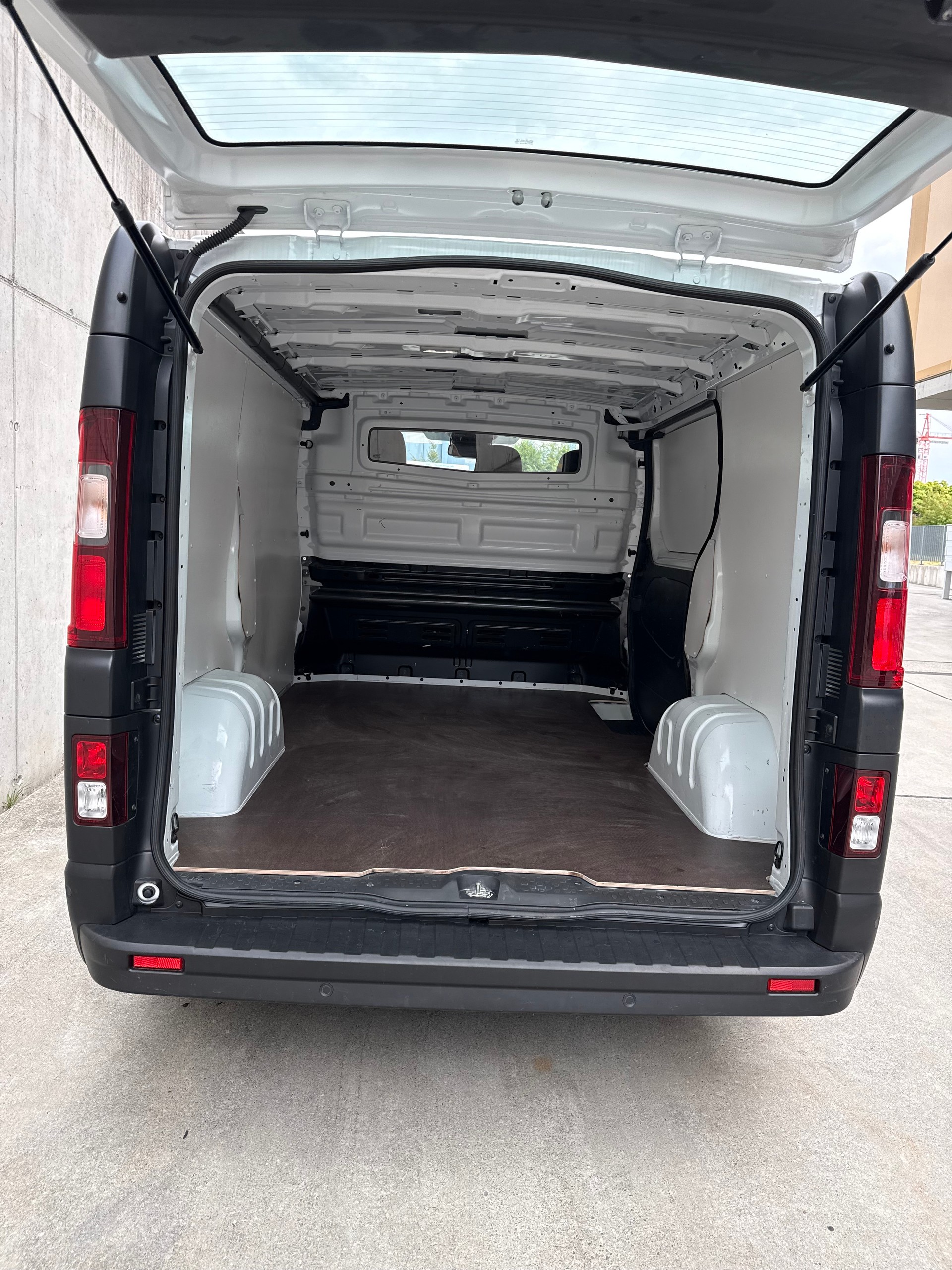 NISSAN Primastar dCi 130 3.0 L1H1 Acenta-image-14