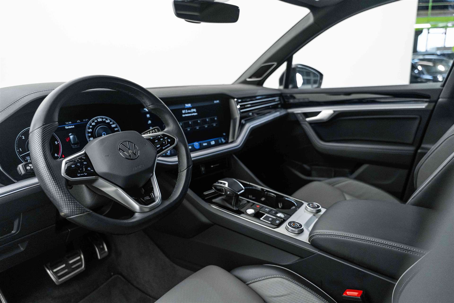 VW Touareg 3.0 TDI R Line Tiptronic 285PS-image-6