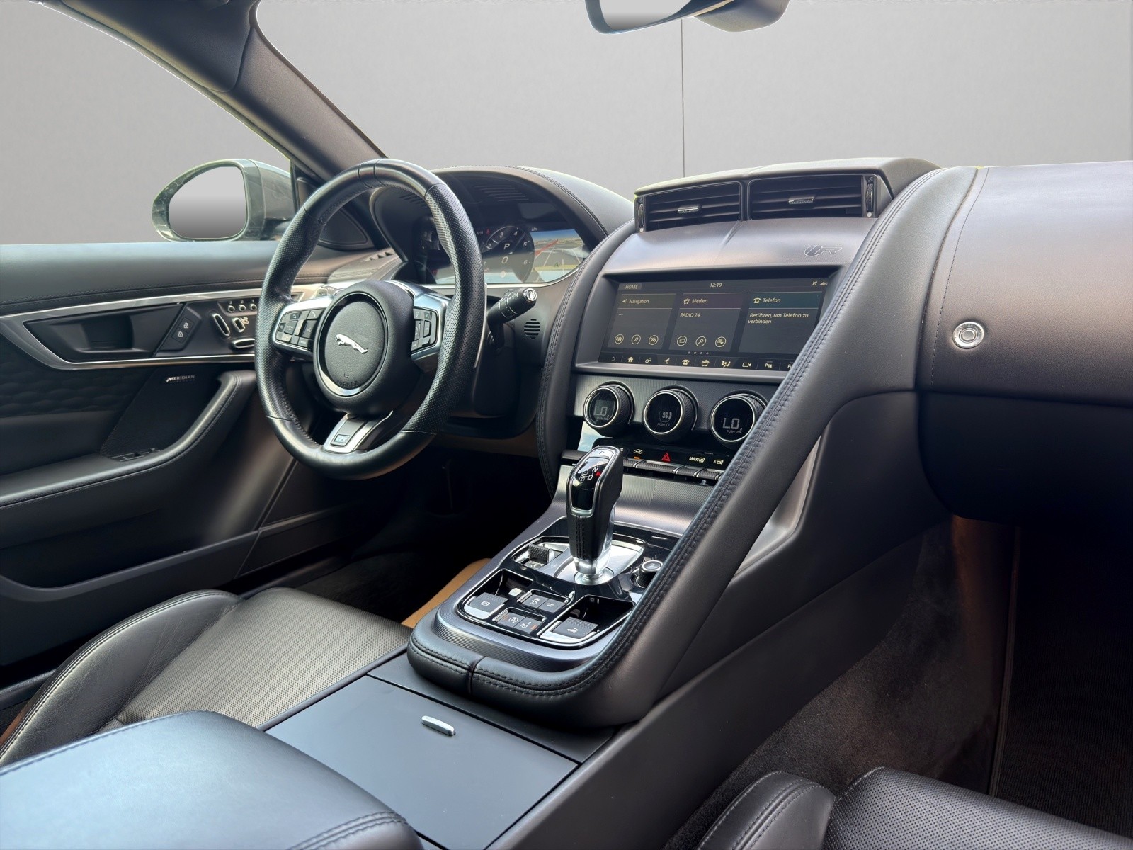JAGUAR F-Type Coupé 5.0 V8 R75 Automatik AWD-image-13