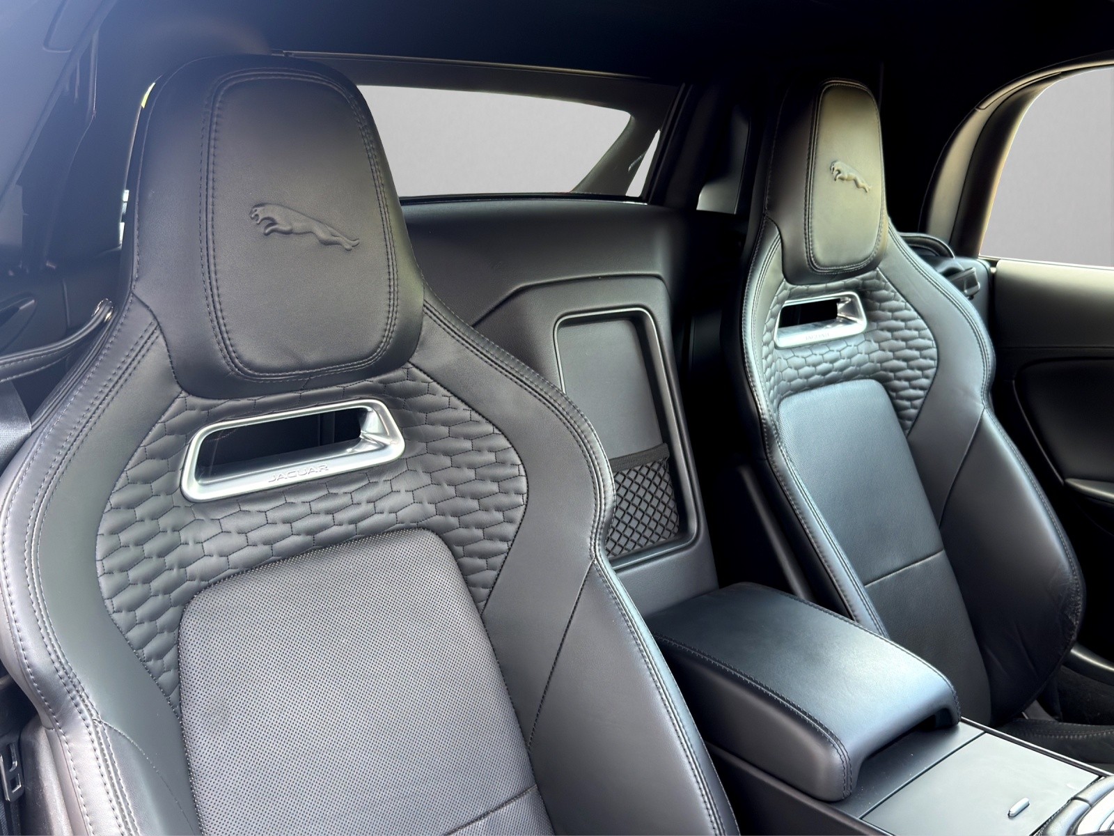 JAGUAR F-Type Coupé 5.0 V8 R75 Automatik AWD-image-15