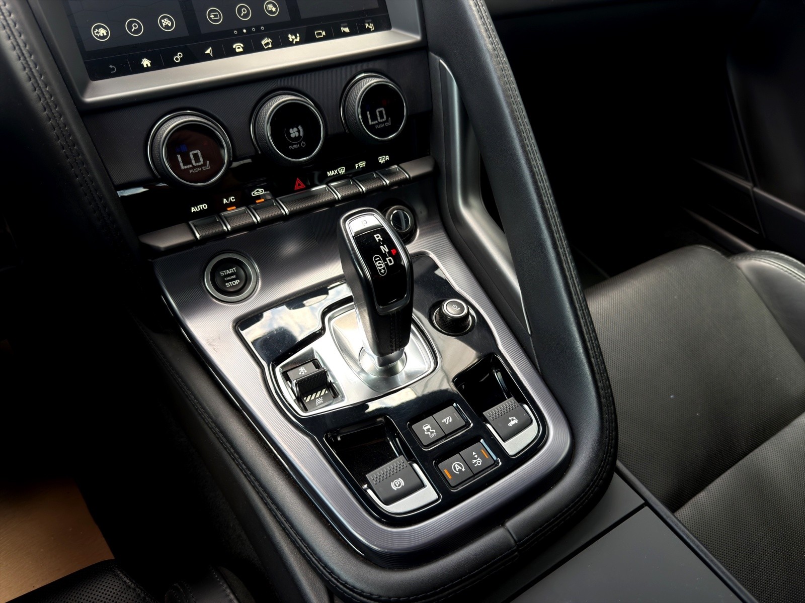 JAGUAR F-Type Coupé 5.0 V8 R75 Automatik AWD-image-21