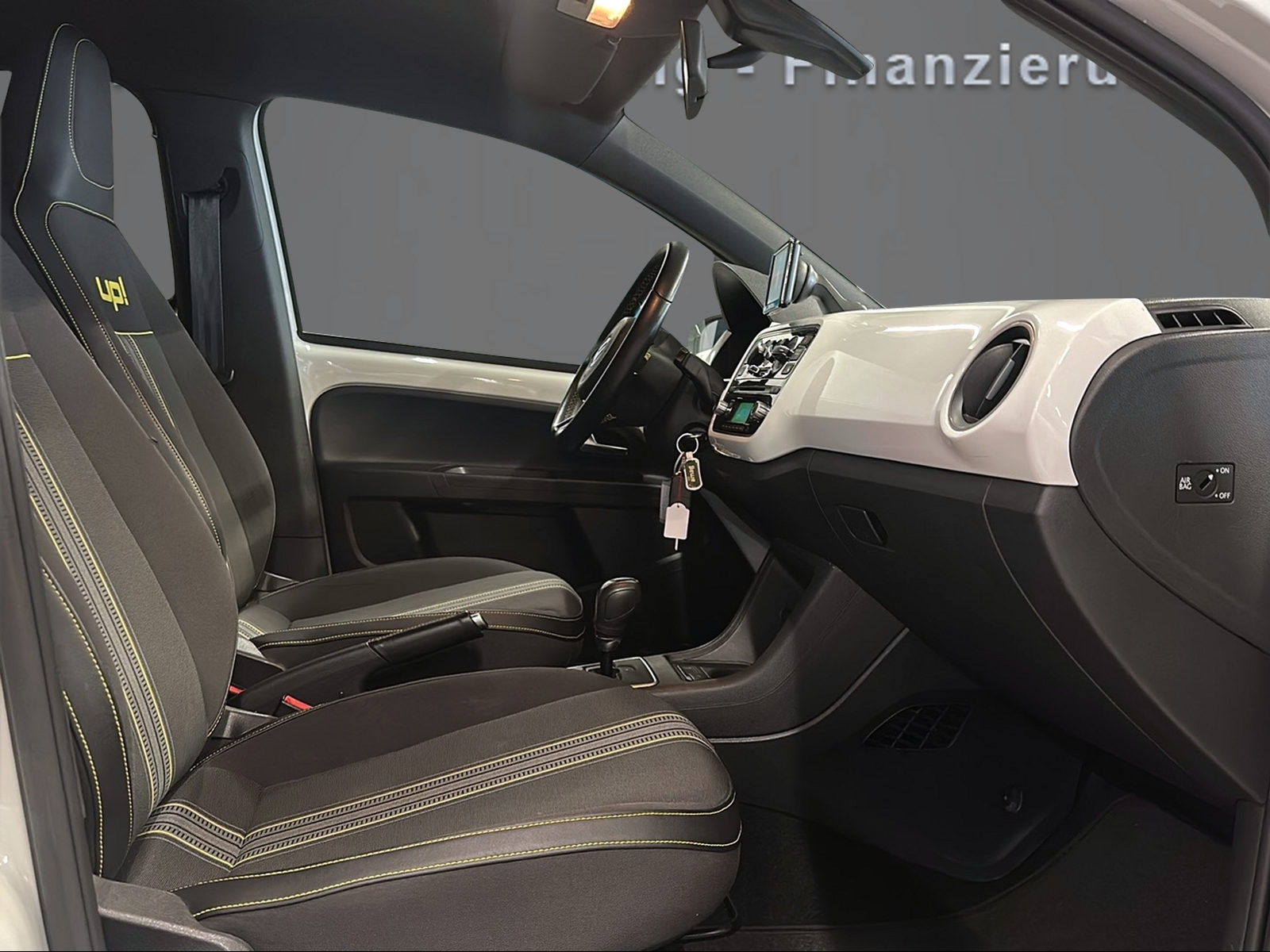 VW Up 1.0 BMT street up ASG-image-10