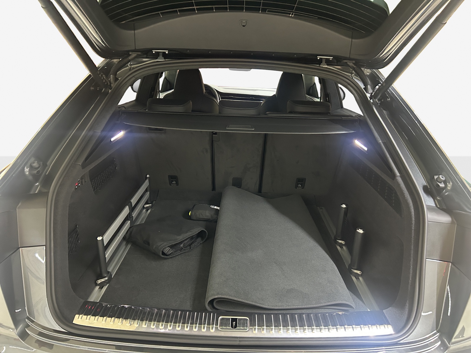 AUDI RSQ8 performance quattro-image-12