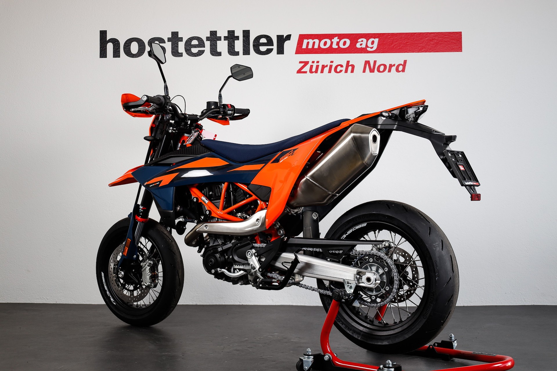 KTM 690 SMC R-showroom-element-3
