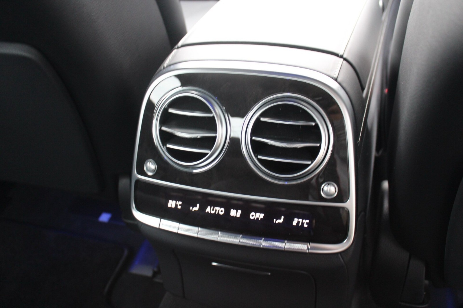 MERCEDES-BENZ S 500 V8 lang-image-15