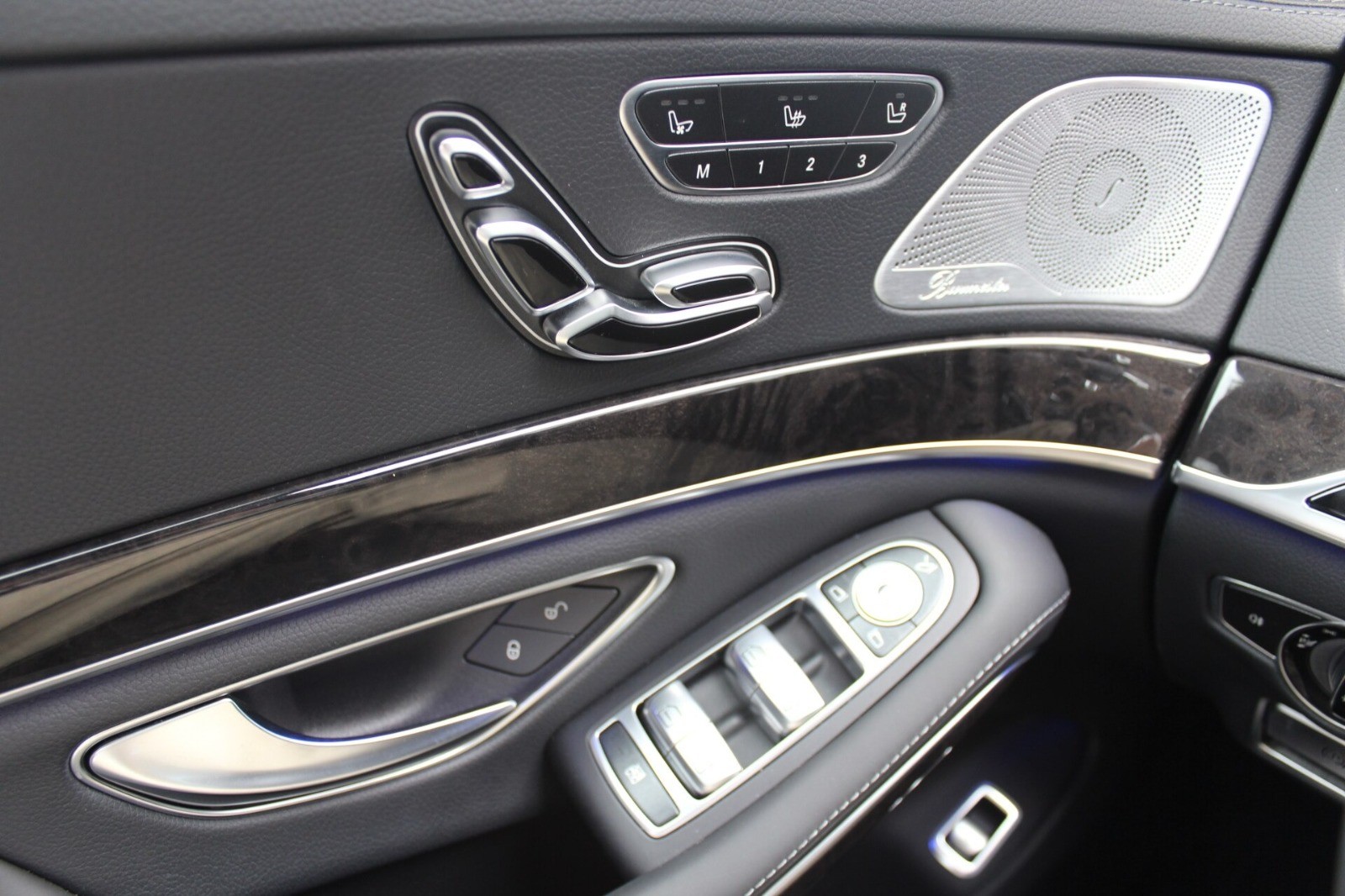 MERCEDES-BENZ S 500 V8 lang-image-16