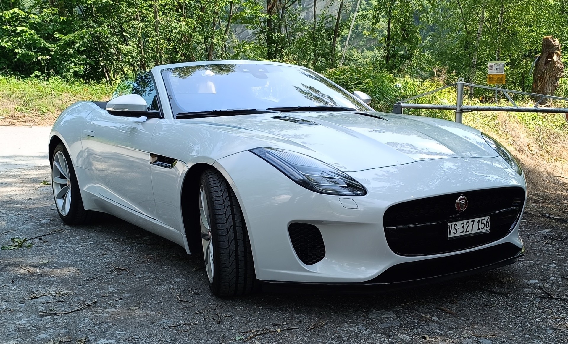 JAGUAR 2.0 CABRIOLET R-Dynamic Automatic Seulement 4'000 Km état neuf-image-4