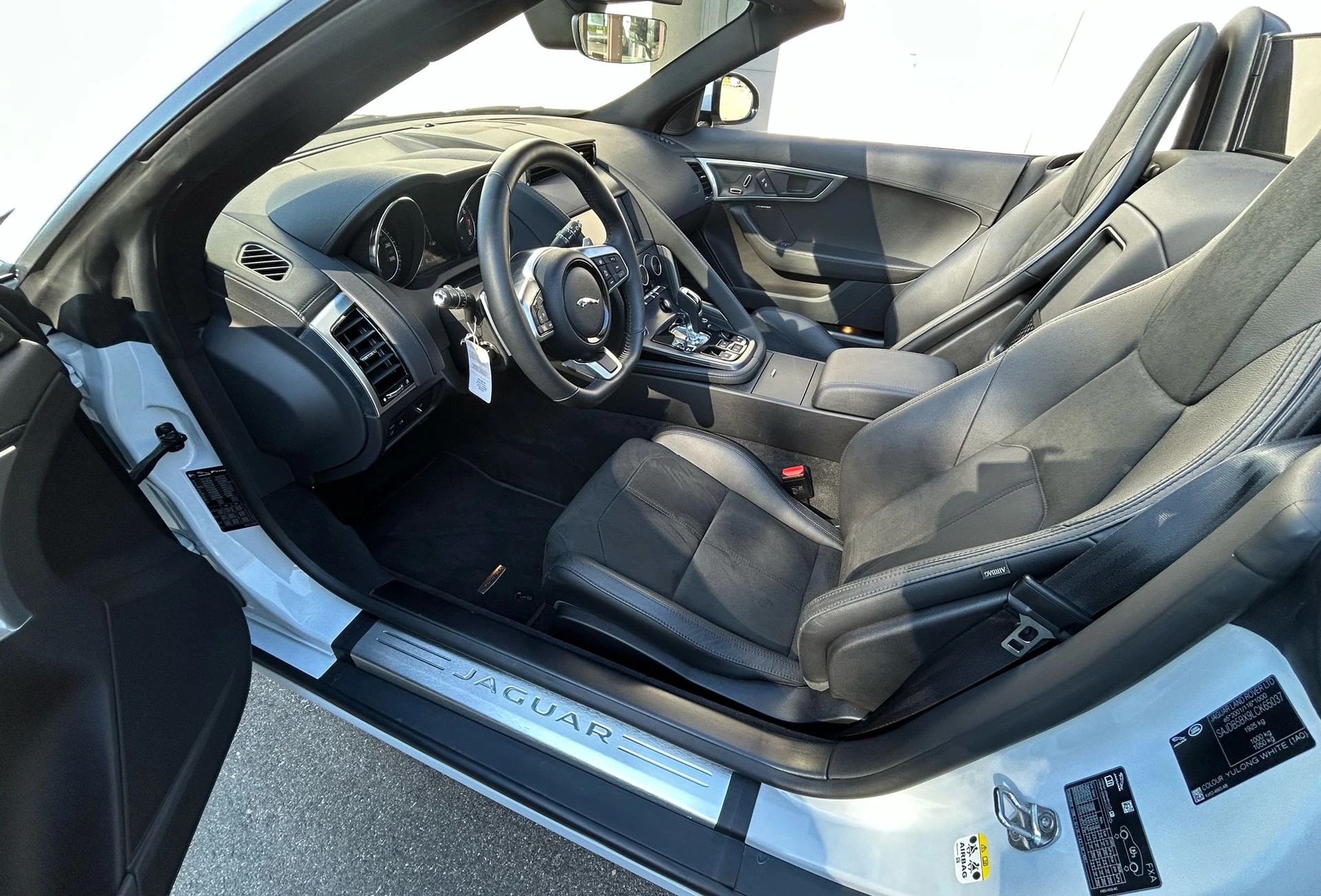 JAGUAR 2.0 CABRIOLET R-Dynamic Automatic Seulement 4'000 Km état neuf-image-12