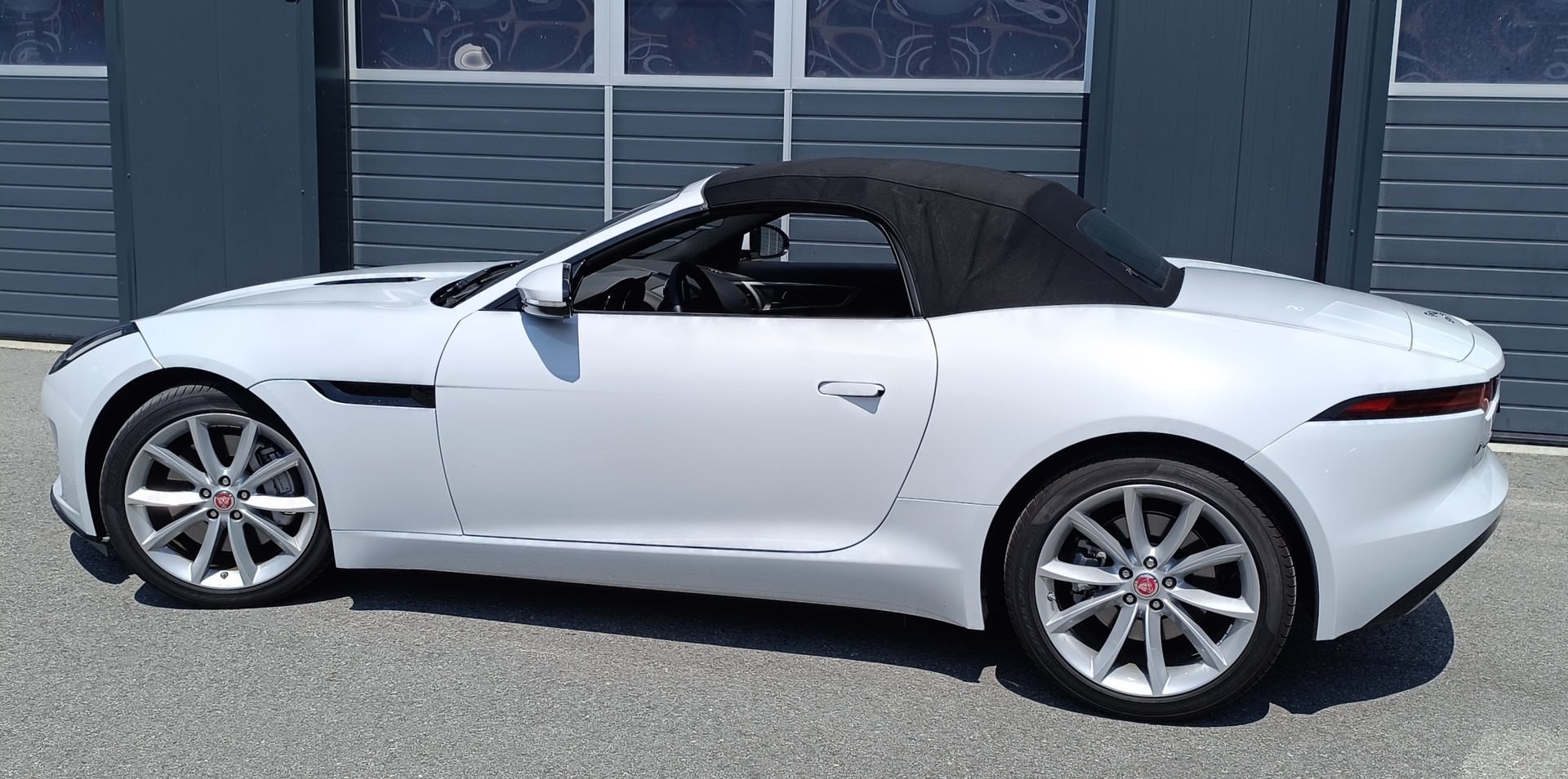 JAGUAR 2.0 CABRIOLET R-Dynamic Automatic Seulement 4'000 Km état neuf-image-3