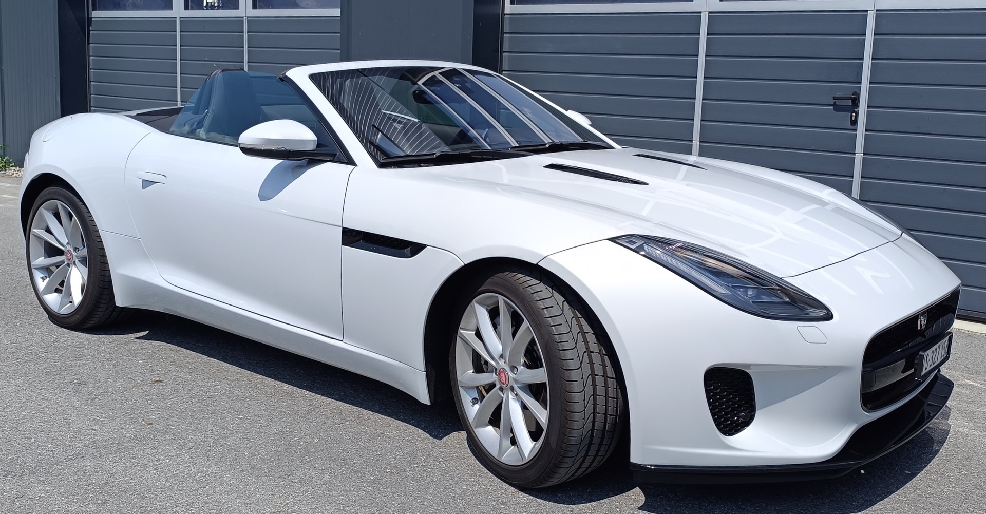 JAGUAR 2.0 CABRIOLET R-Dynamic Automatic Seulement 4'000 Km état neuf-image-0
