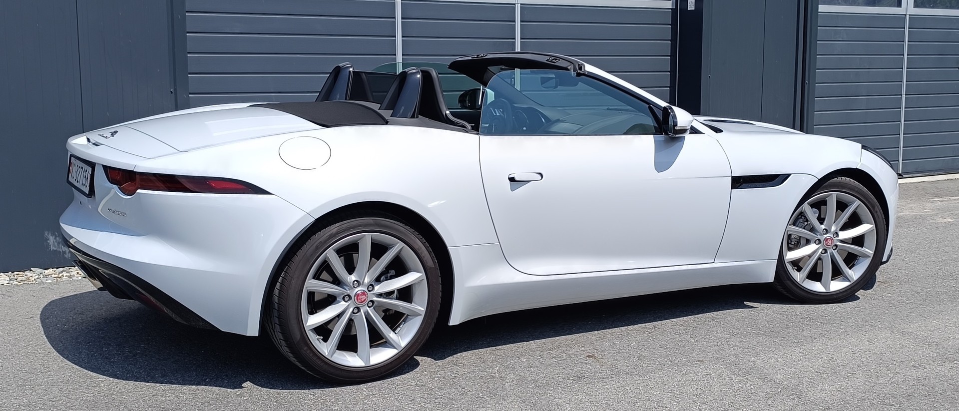 JAGUAR 2.0 CABRIOLET R-Dynamic Automatic Seulement 4'000 Km état neuf-image-1