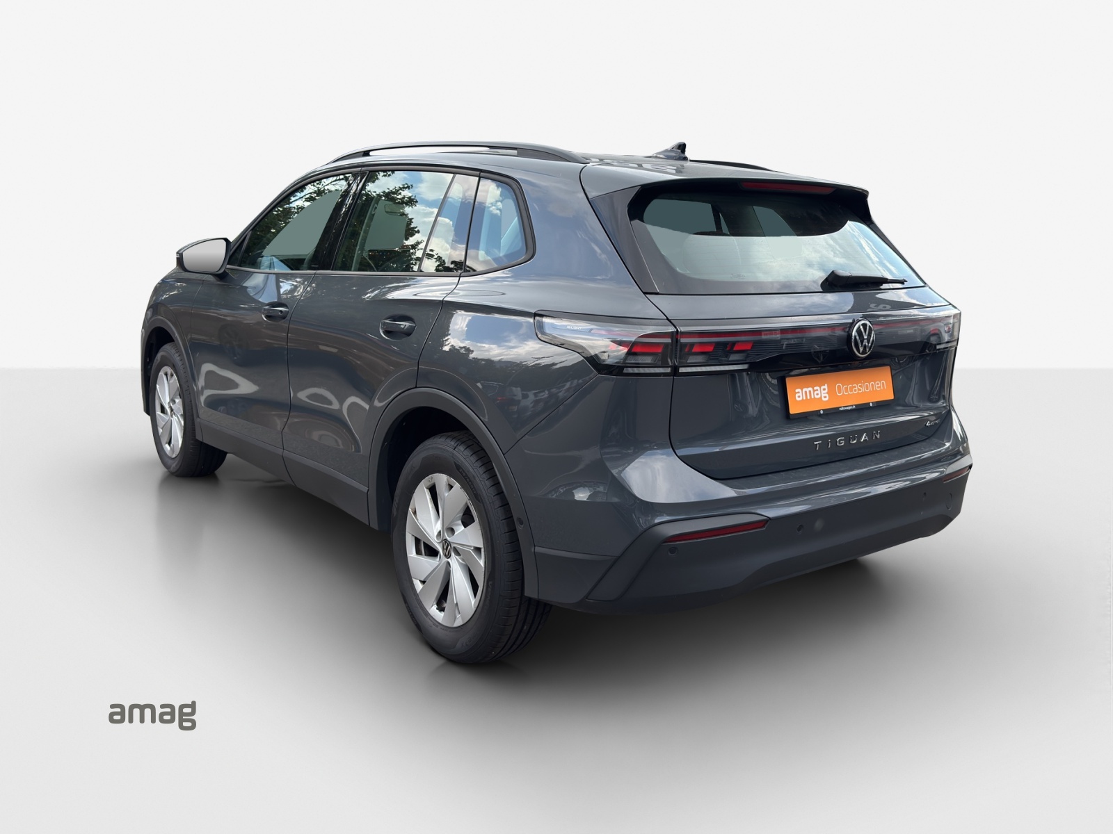 VW Tiguan 2.0 TSI DSG Life 4Motion-image-2