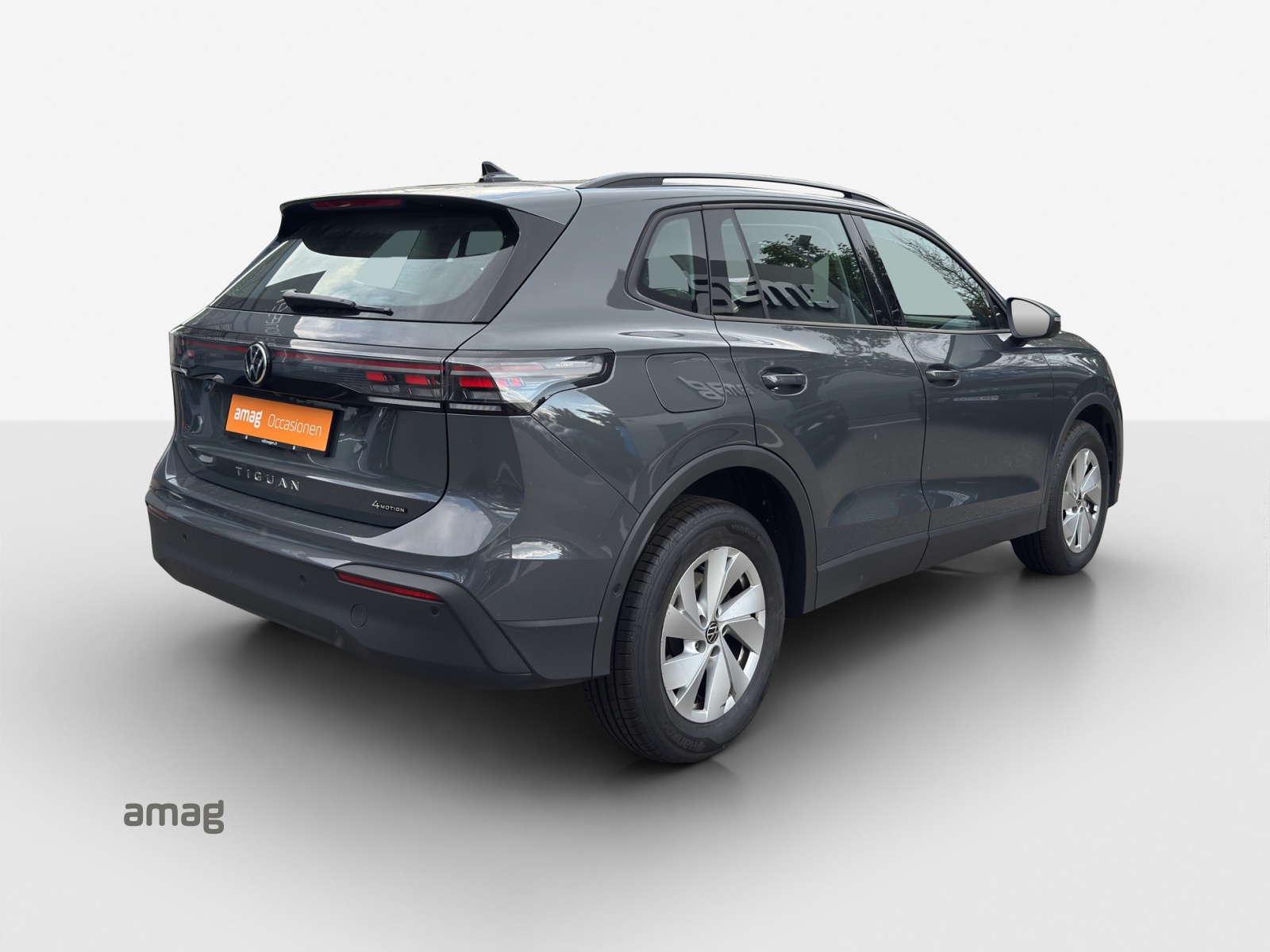 VW Tiguan 2.0 TSI DSG Life 4Motion-image-4