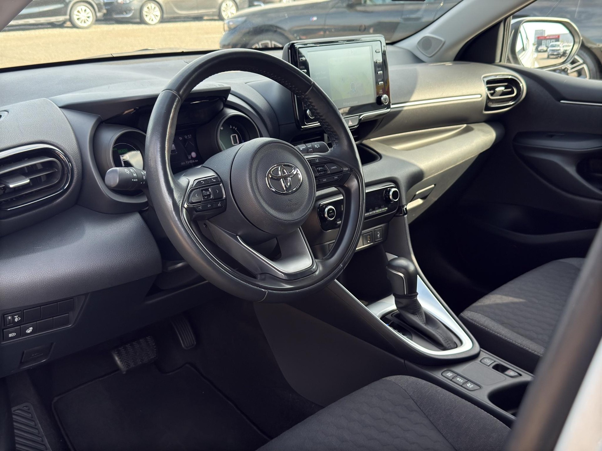 TOYOTA Yaris 1.5 VVT-i HSD Trend-image-12