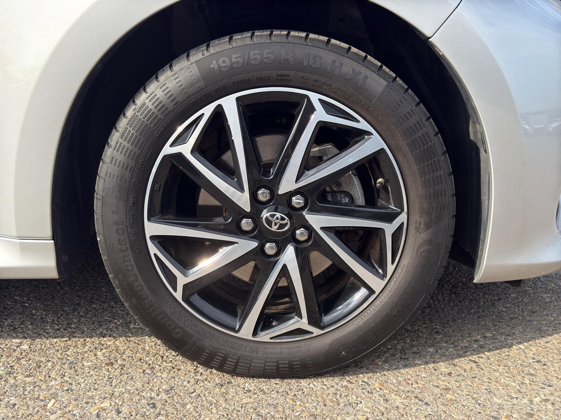 TOYOTA Yaris 1.5 VVT-i HSD Trend-image-10