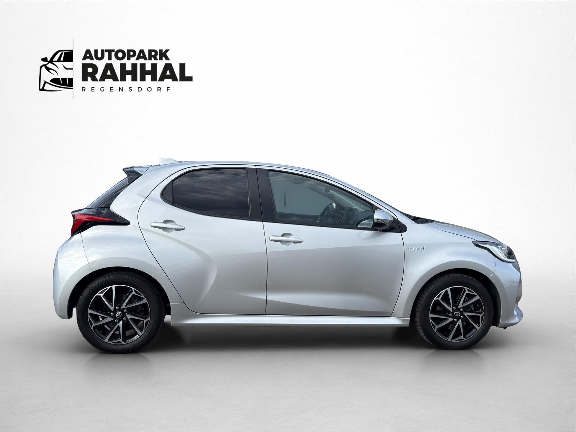 TOYOTA Yaris 1.5 VVT-i HSD Trend-image-4