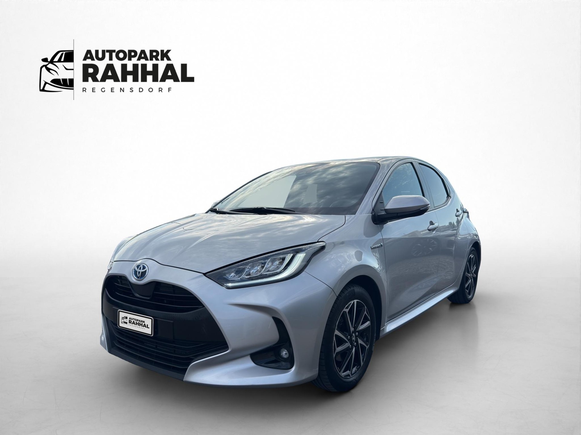 TOYOTA Yaris 1.5 VVT-i HSD Trend-image-0