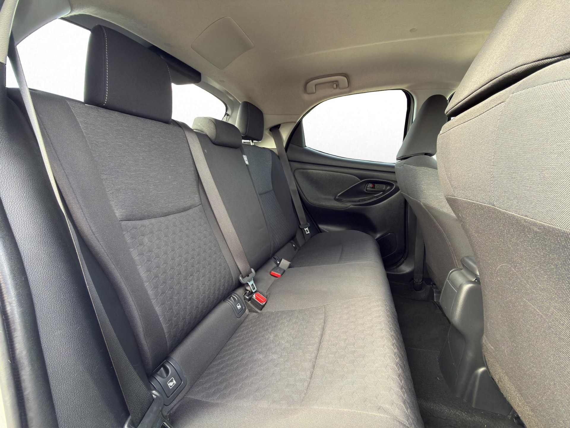 TOYOTA Yaris 1.5 VVT-i HSD Trend-image-23