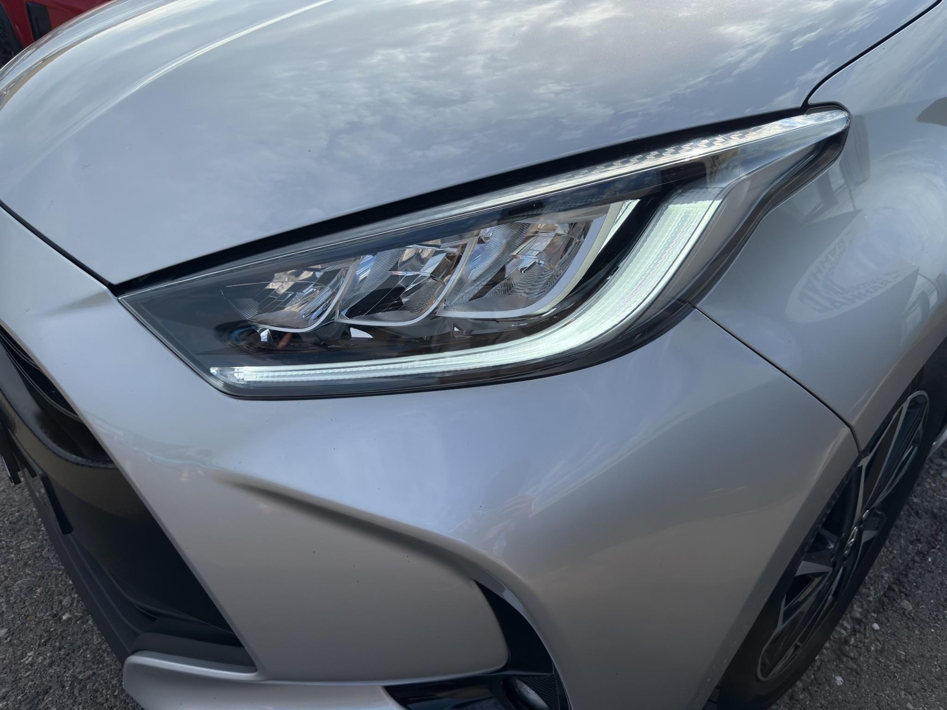 TOYOTA Yaris 1.5 VVT-i HSD Trend-image-1