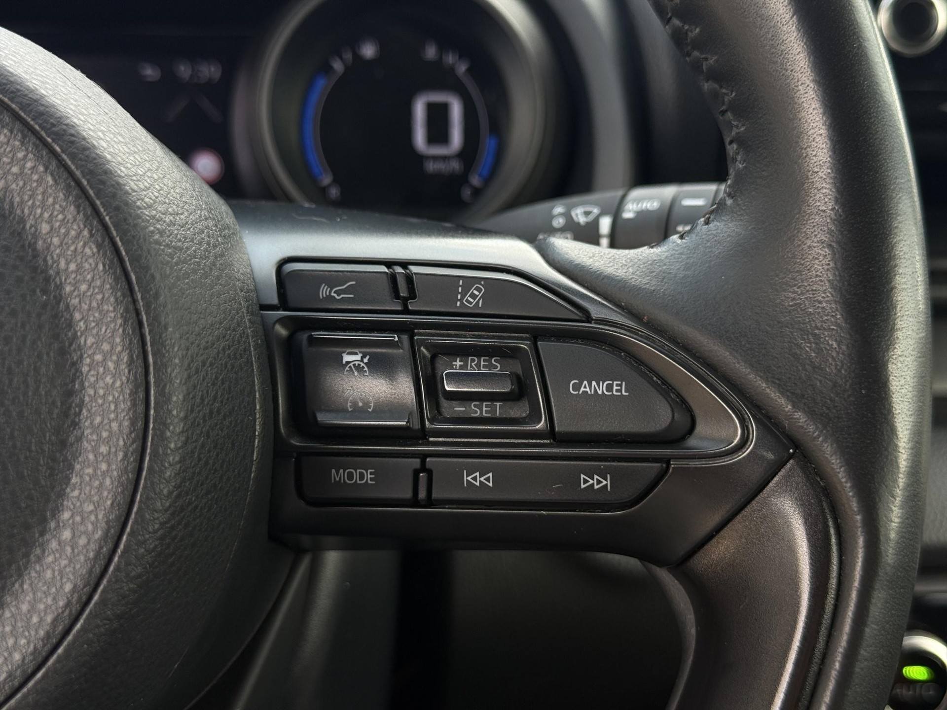 TOYOTA Yaris 1.5 VVT-i HSD Trend-image-16