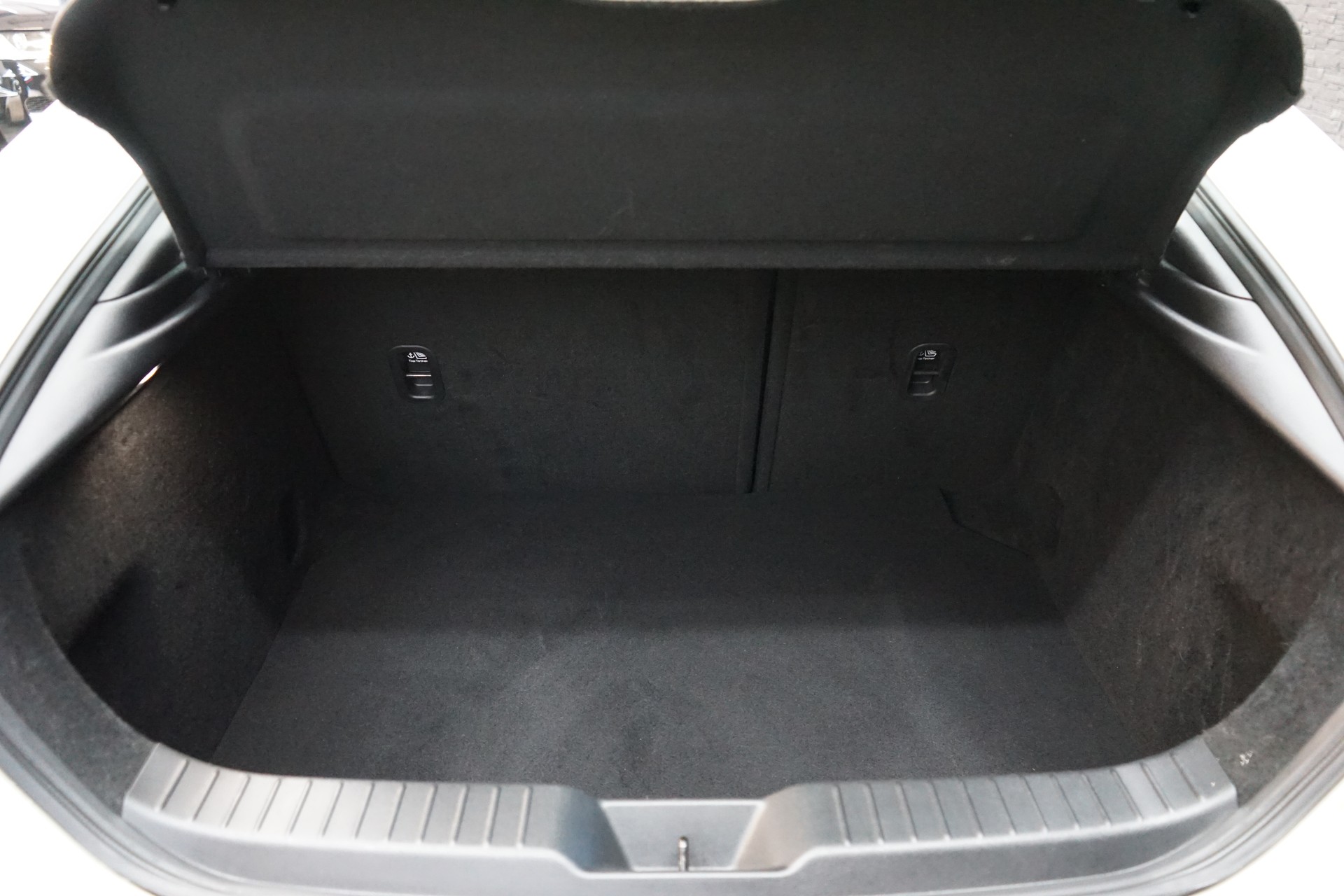 MAZDA 3 Hatchback SKYACTIV-X M Hybrid 186 Ambition Automat-image-20