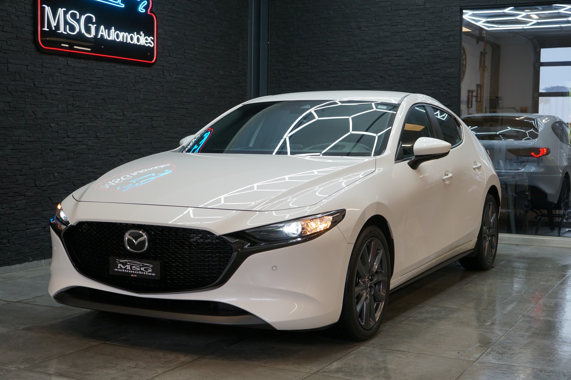 MAZDA 3 Hatchback SKYACTIV-X M Hybrid 186 Ambition Automat-image-0