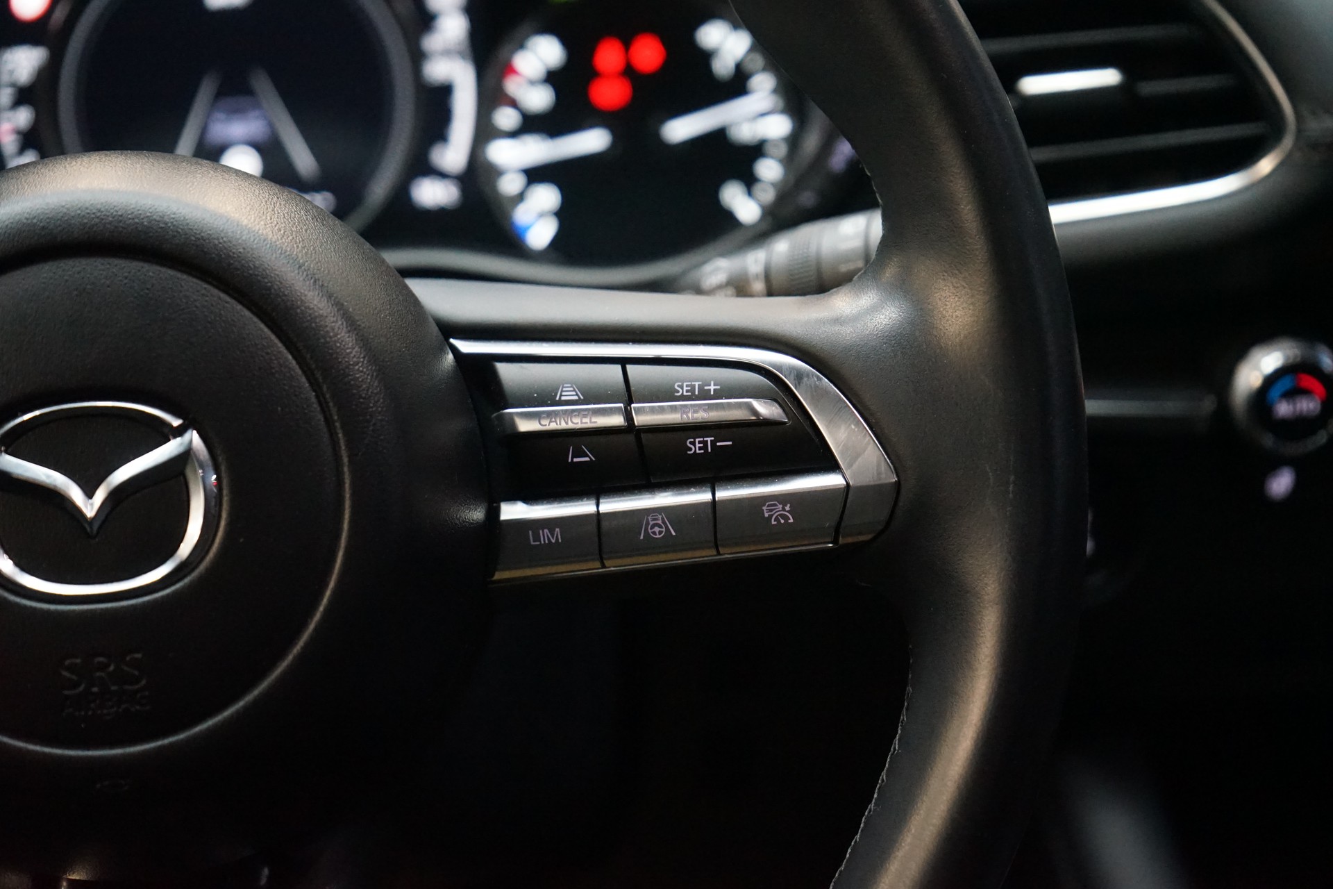 MAZDA 3 Hatchback SKYACTIV-X M Hybrid 186 Ambition Automat-image-9