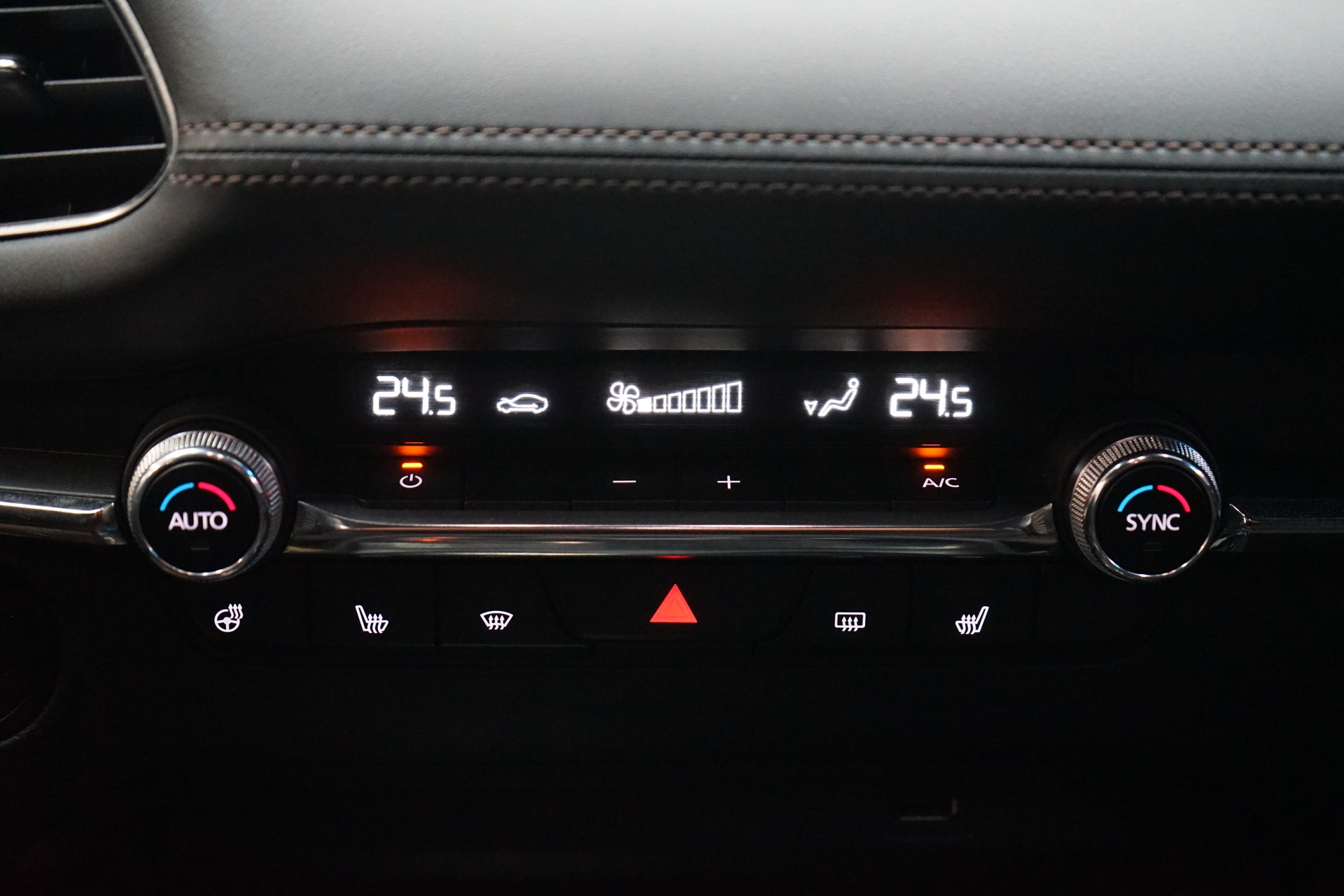 MAZDA 3 Hatchback SKYACTIV-X M Hybrid 186 Ambition Automat-image-12