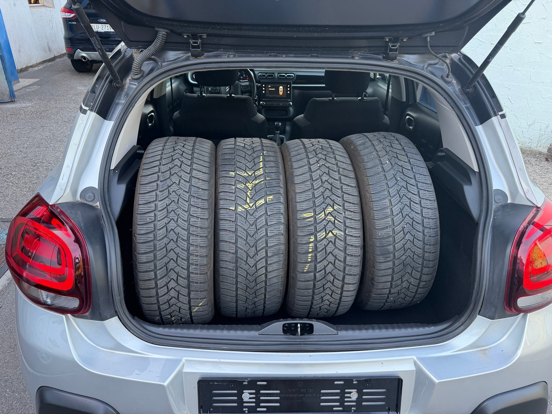 CITROEN C3 1.2i PureTech Elle EAT-image-4