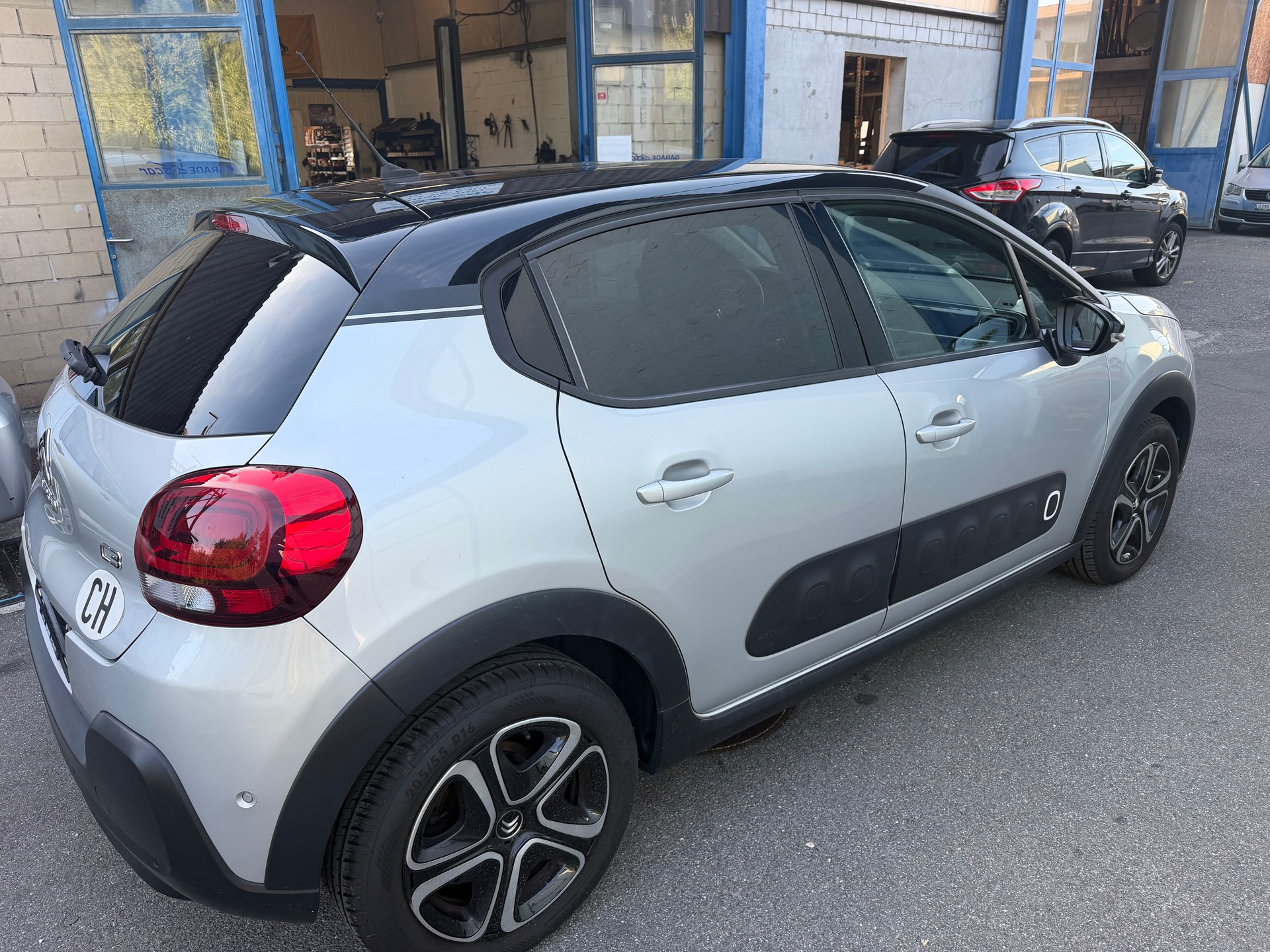 CITROEN C3 1.2i PureTech Elle EAT-image-9