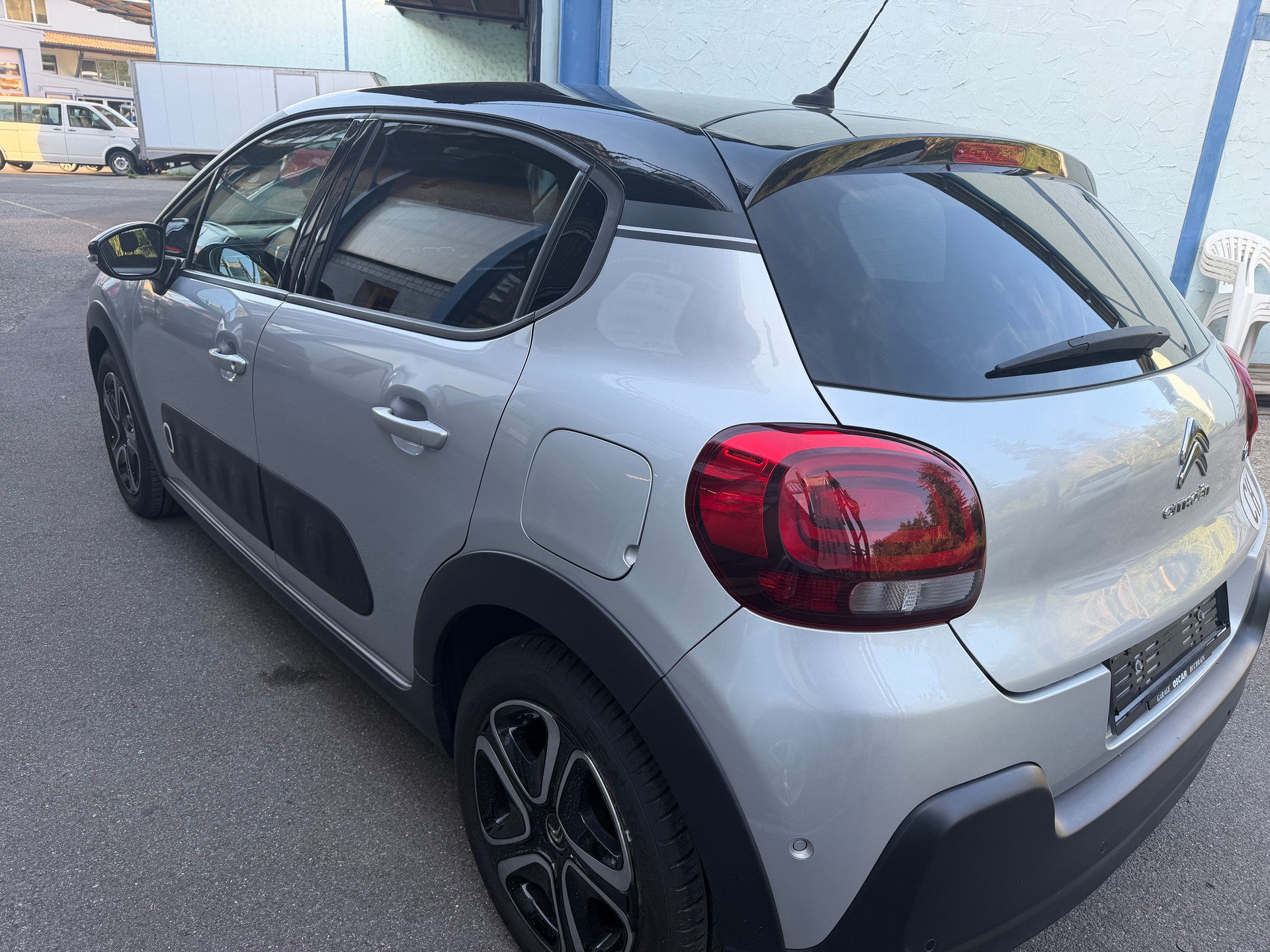 CITROEN C3 1.2i PureTech Elle EAT-image-2