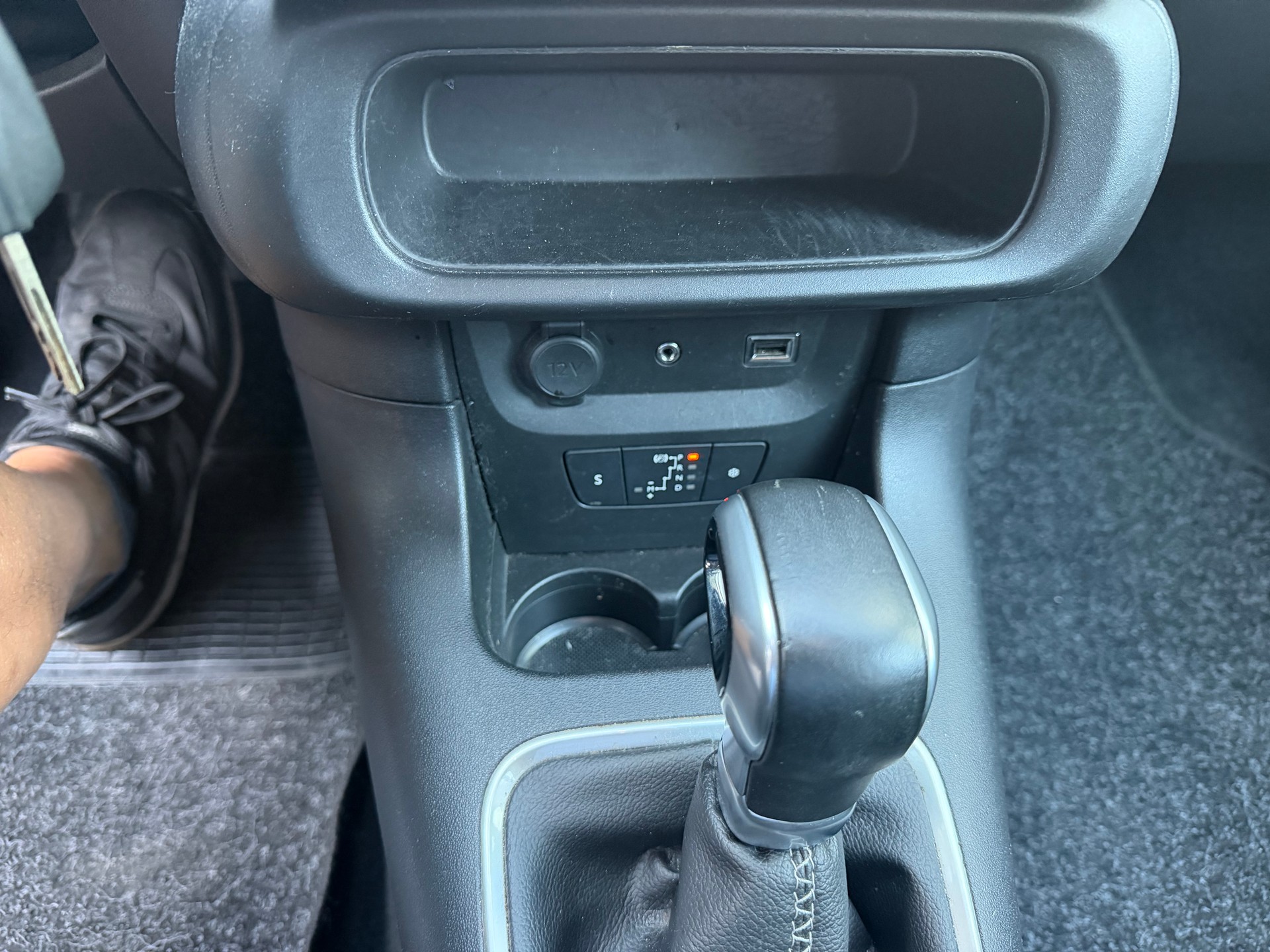 CITROEN C3 1.2i PureTech Elle EAT-image-5