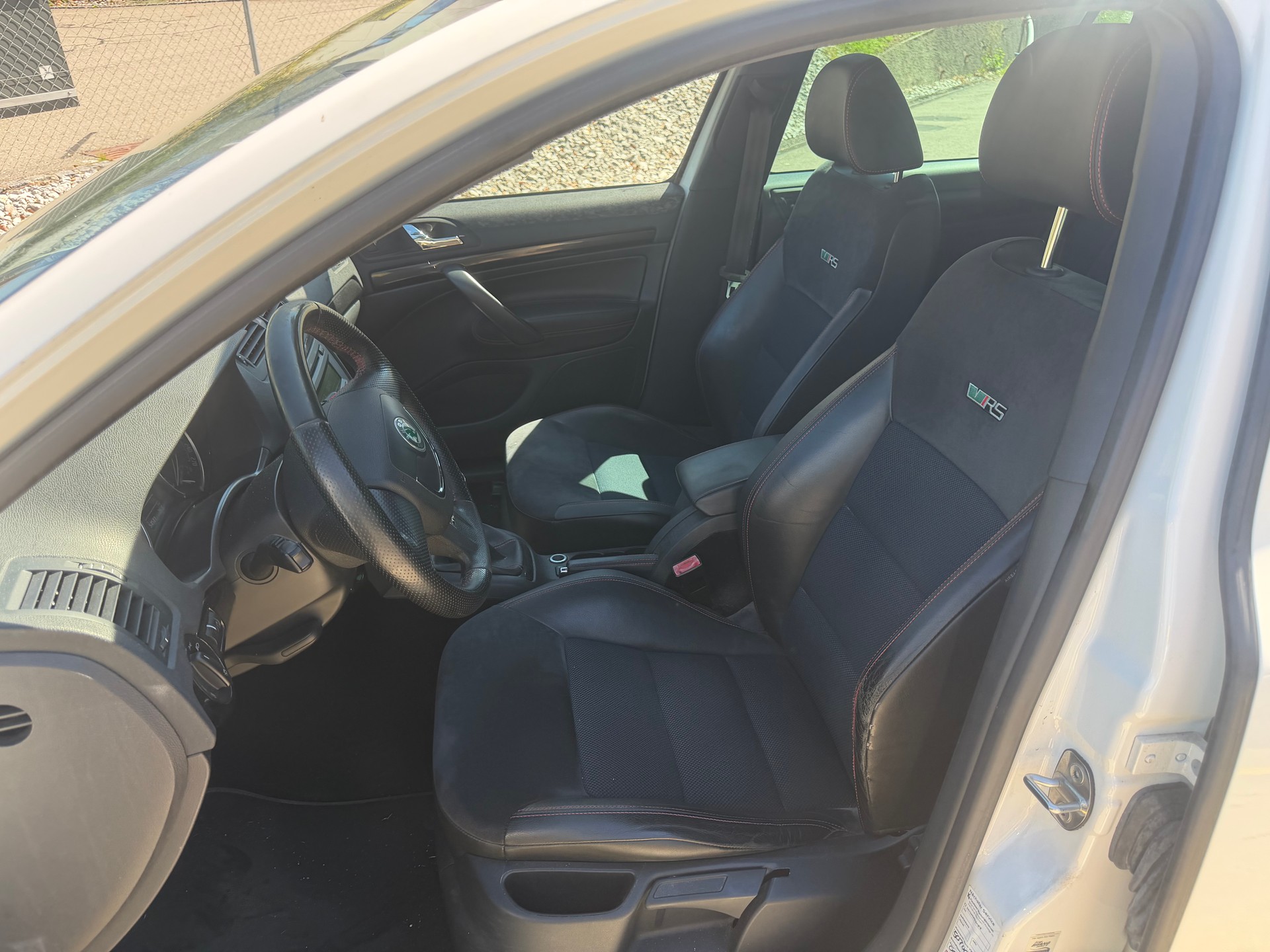 SKODA Octavia Combi 2.0 TSI RS-image-5