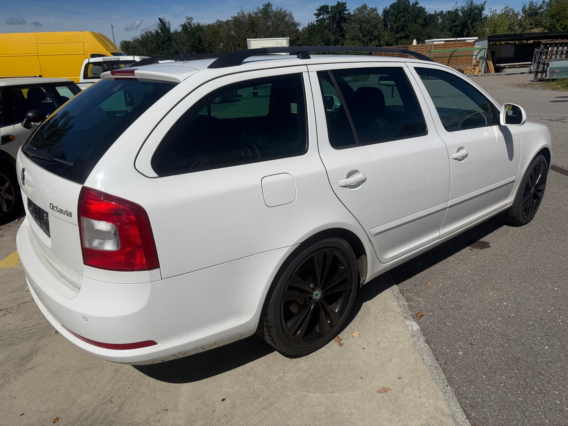 SKODA Octavia Combi 2.0 TSI RS-image-2