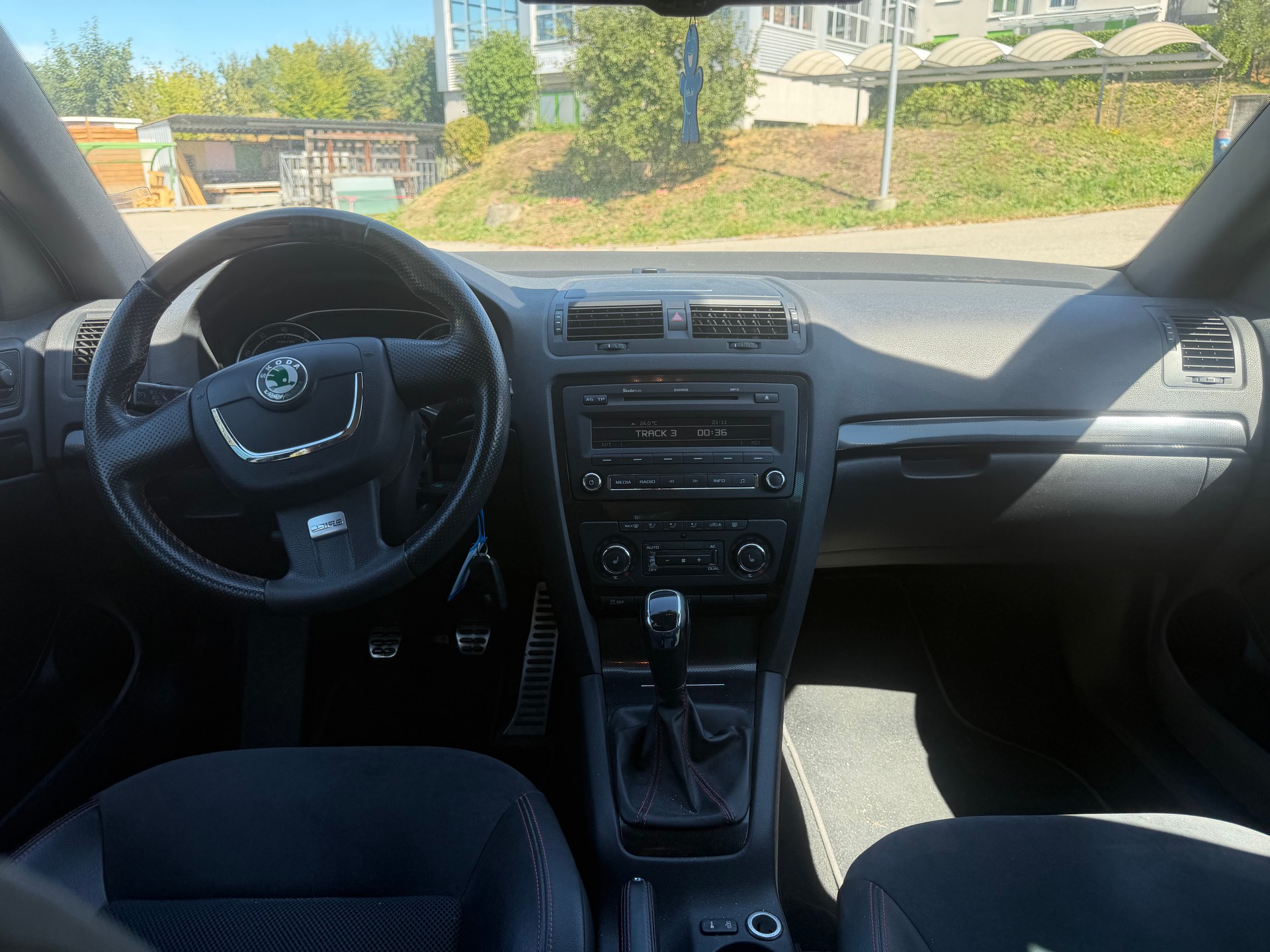 SKODA Octavia Combi 2.0 TSI RS-image-4