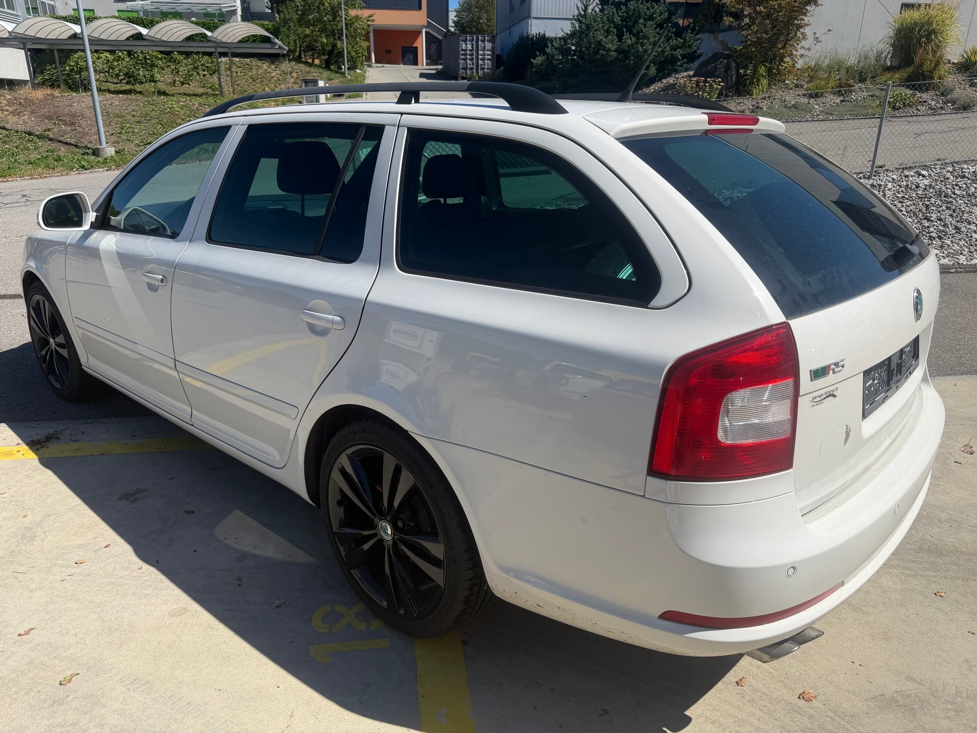 SKODA Octavia Combi 2.0 TSI RS-image-3