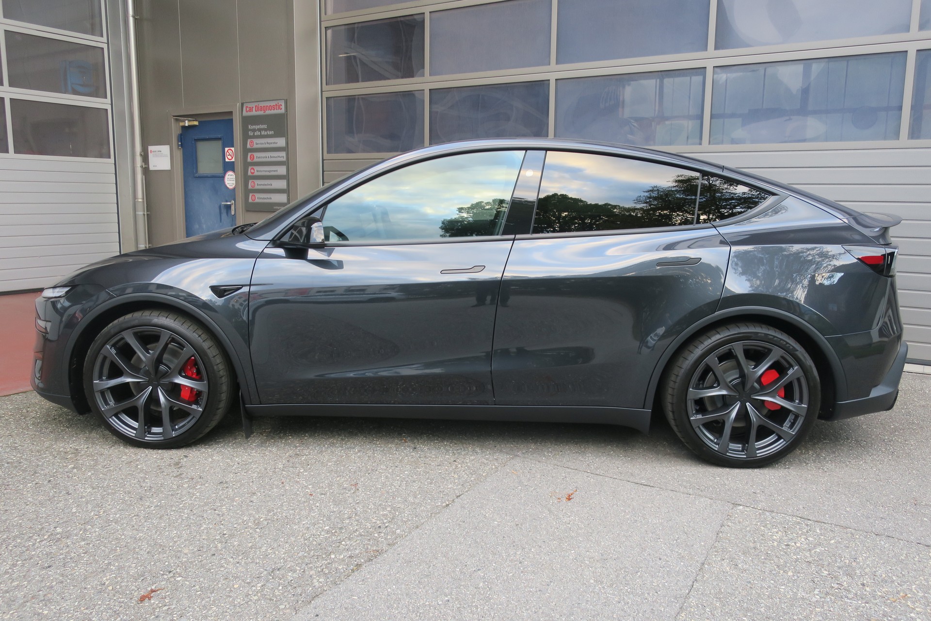 TESLA Model Y Performance-image-3