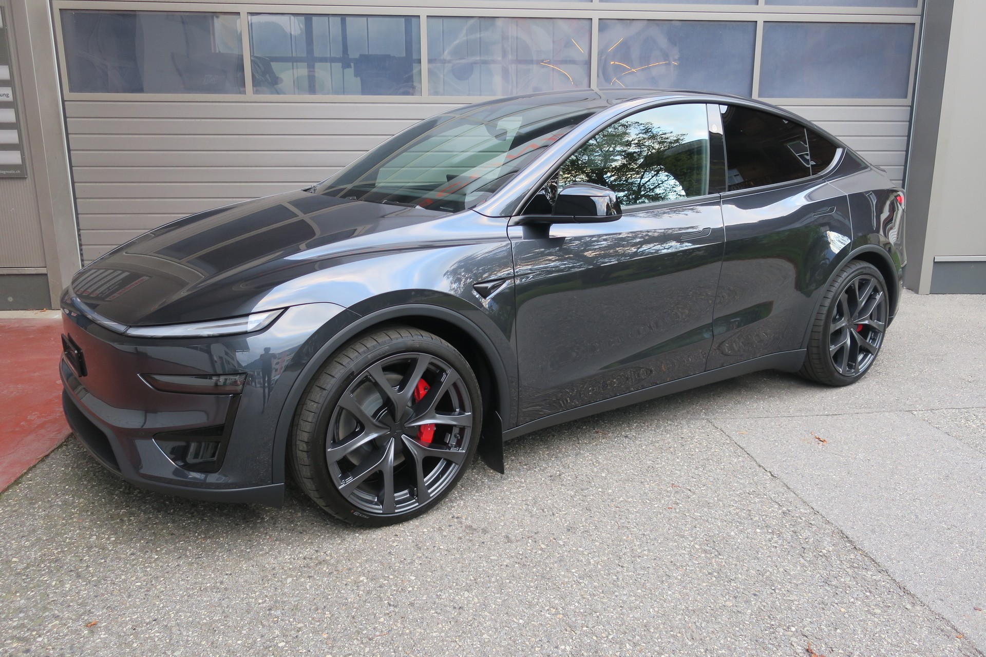 TESLA Model Y Performance-image-0