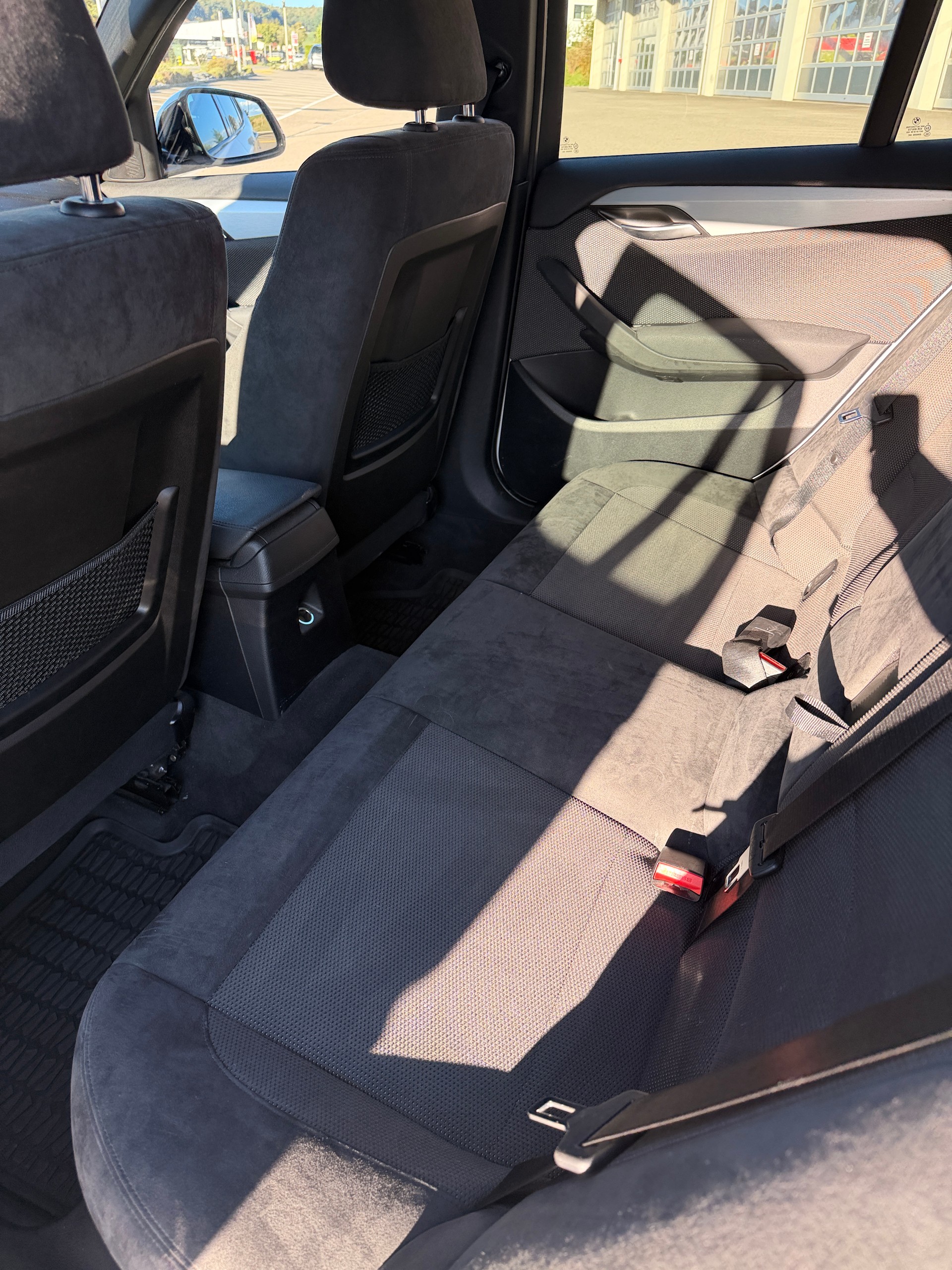 BMW 18d xDrive-image-3