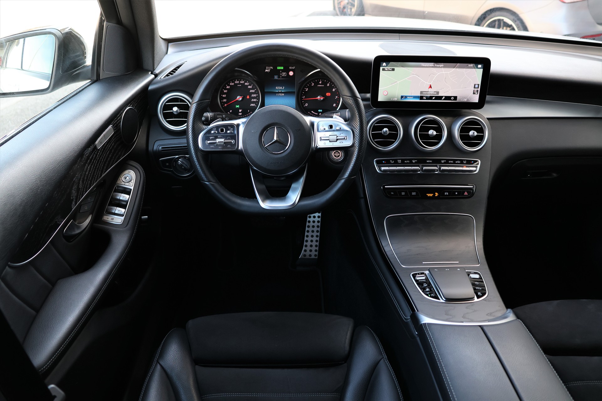 MERCEDES-BENZ GLC 200 AMG Line 4Matic 9G-Tronic (CH)-image-13