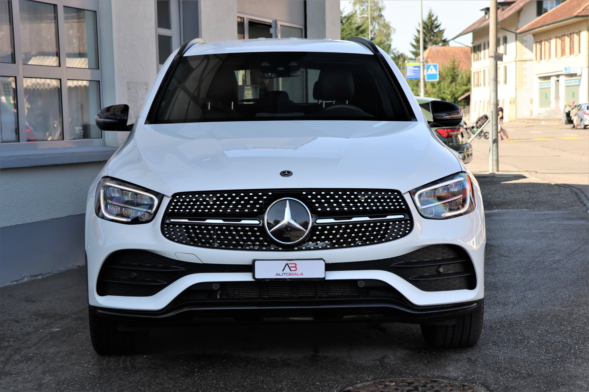 MERCEDES-BENZ GLC 200 AMG Line 4Matic 9G-Tronic (CH)-showroom-element-1