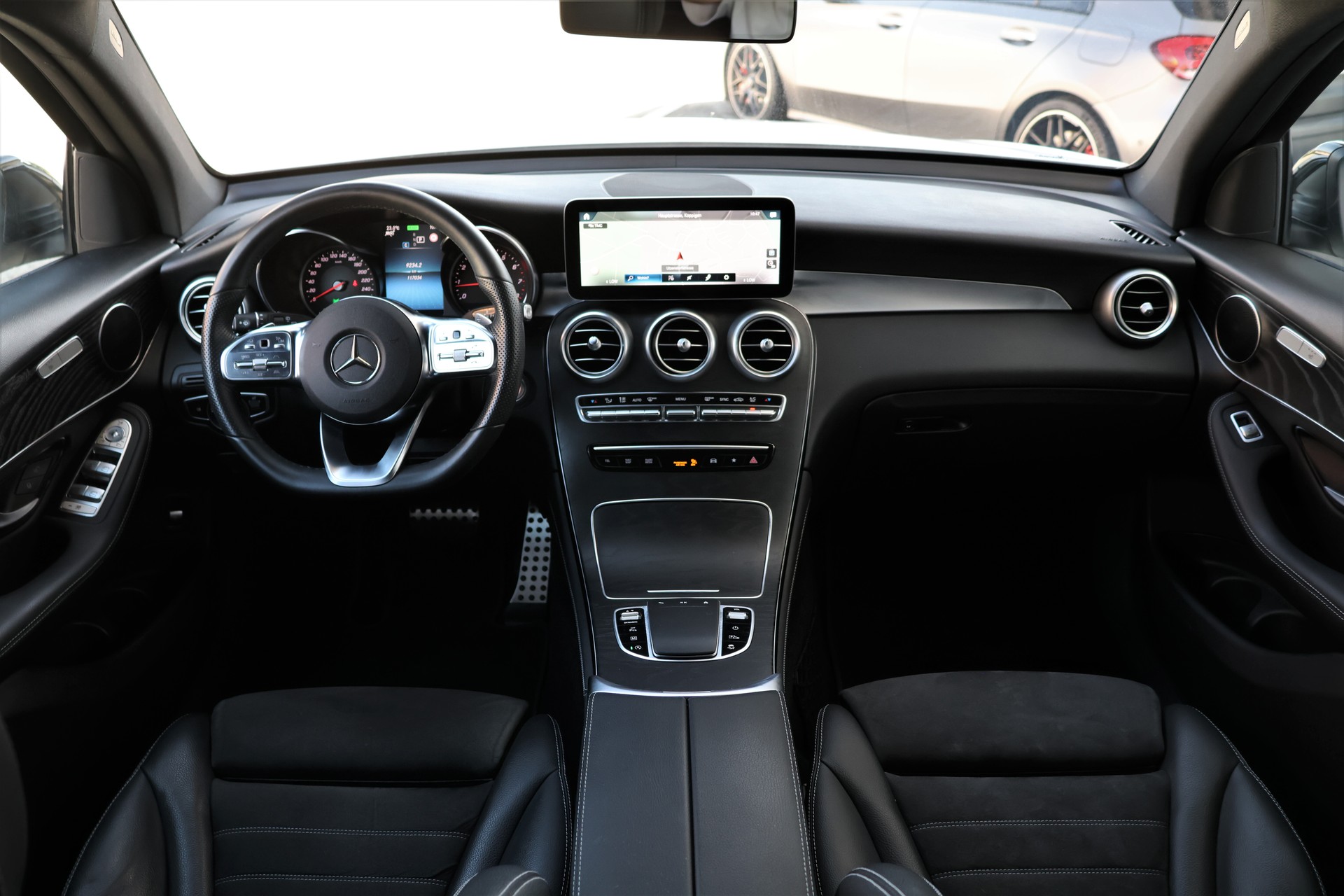 MERCEDES-BENZ GLC 200 AMG Line 4Matic 9G-Tronic (CH)-image-15