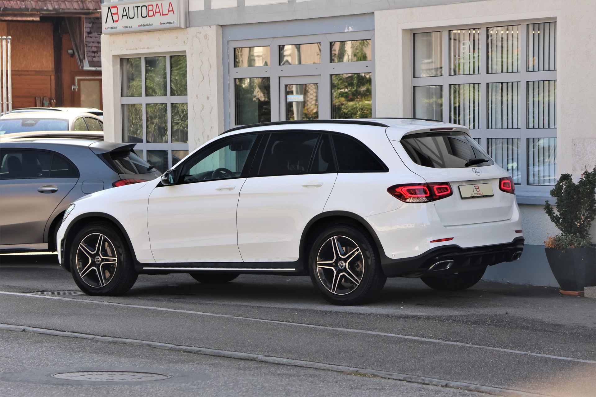 MERCEDES-BENZ GLC 200 AMG Line 4Matic 9G-Tronic (CH)-image-4