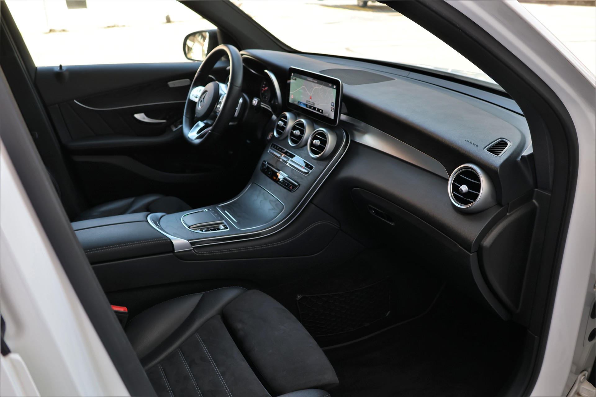 MERCEDES-BENZ GLC 200 AMG Line 4Matic 9G-Tronic (CH)-image-18