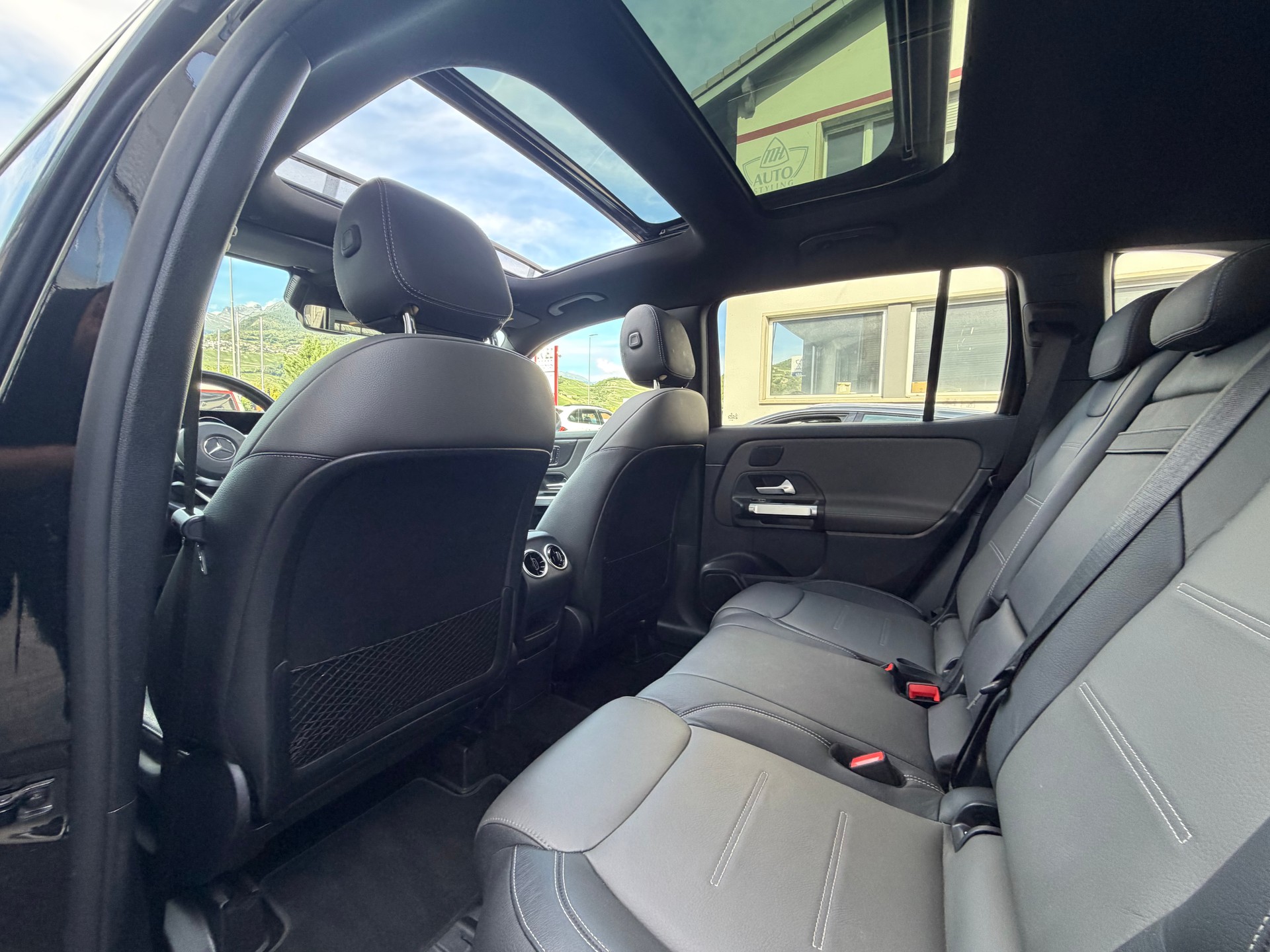 MERCEDES-BENZ GLB 250 4Matic AMG Line 8G-Tronic-image-6